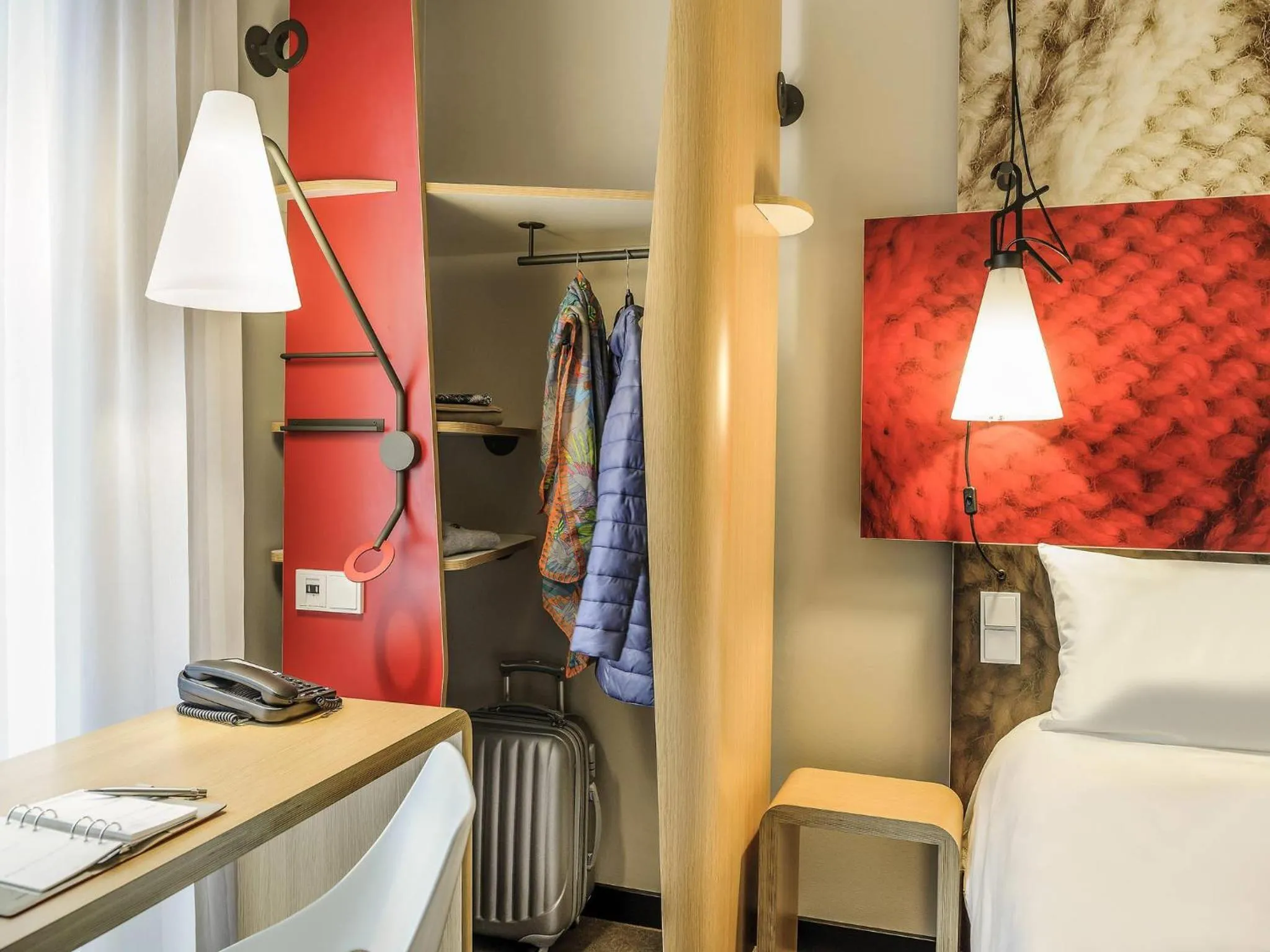 Bedroom, Bed in Ibis Berlin Hauptbahnhof