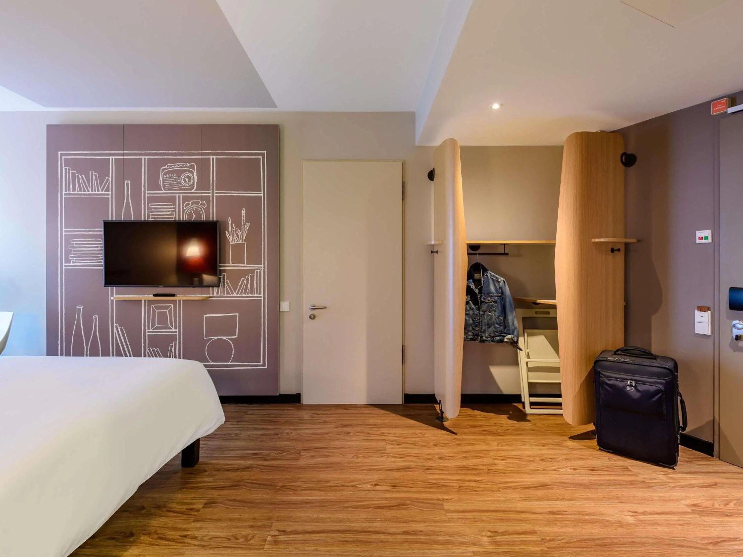 Bedroom, Bed in Ibis Berlin Hauptbahnhof