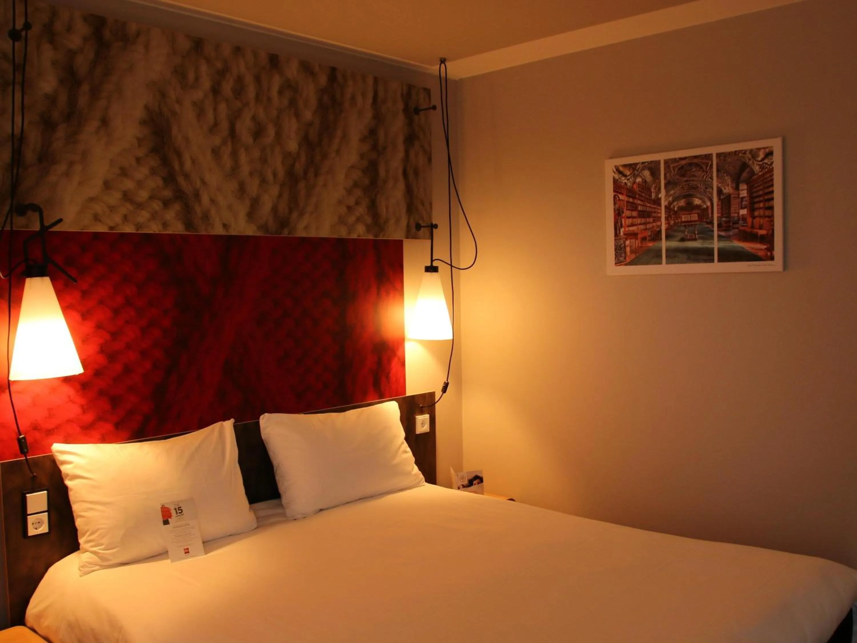 Bedroom, Bed in Ibis Berlin Hauptbahnhof