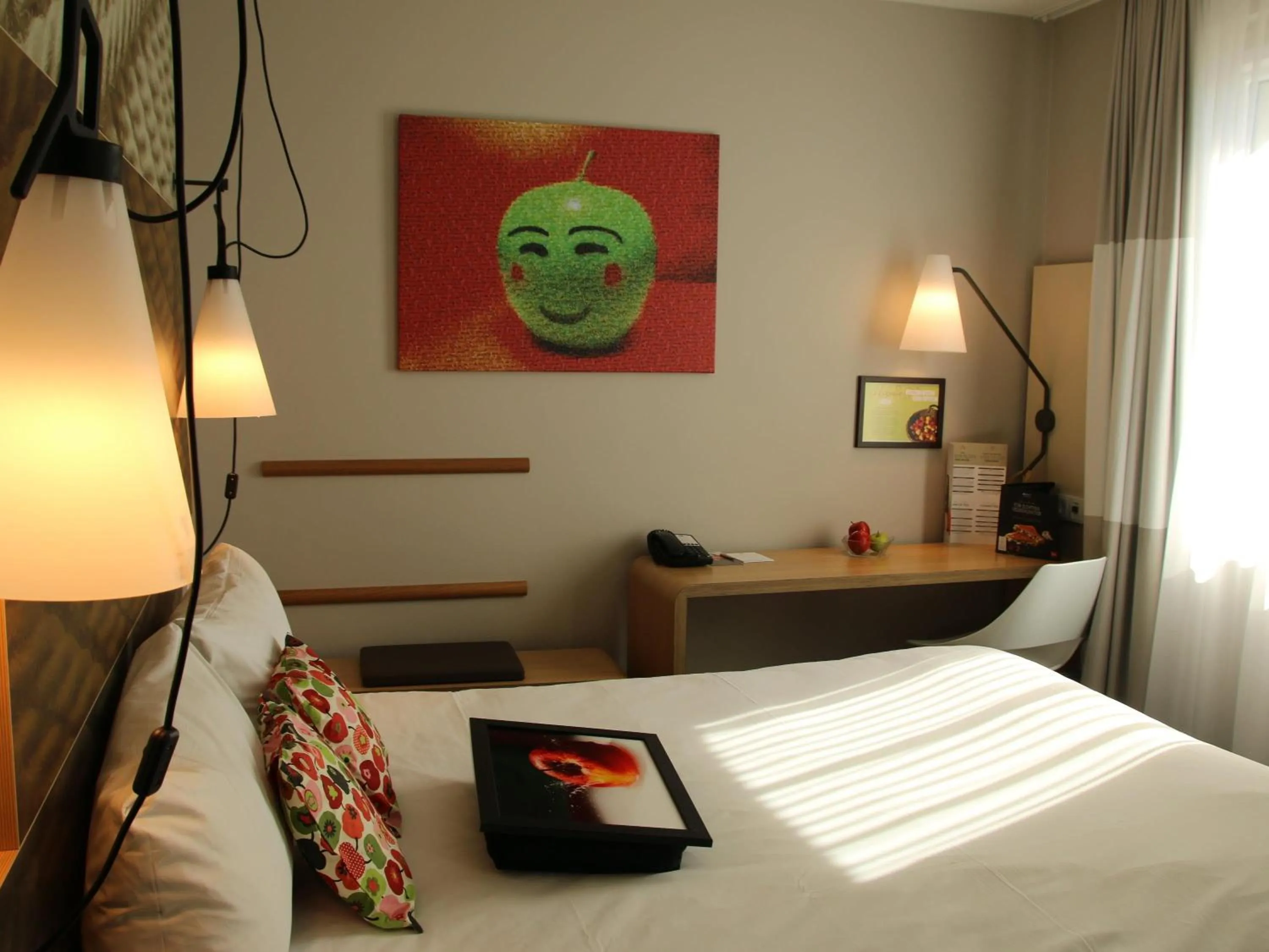 Bedroom, Bed in Ibis Berlin Hauptbahnhof