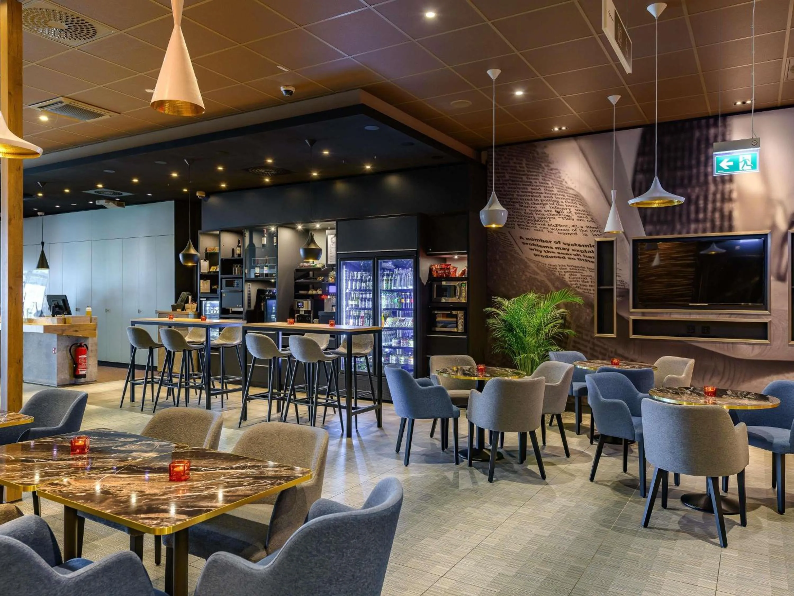 Lounge or bar in Ibis Berlin Hauptbahnhof