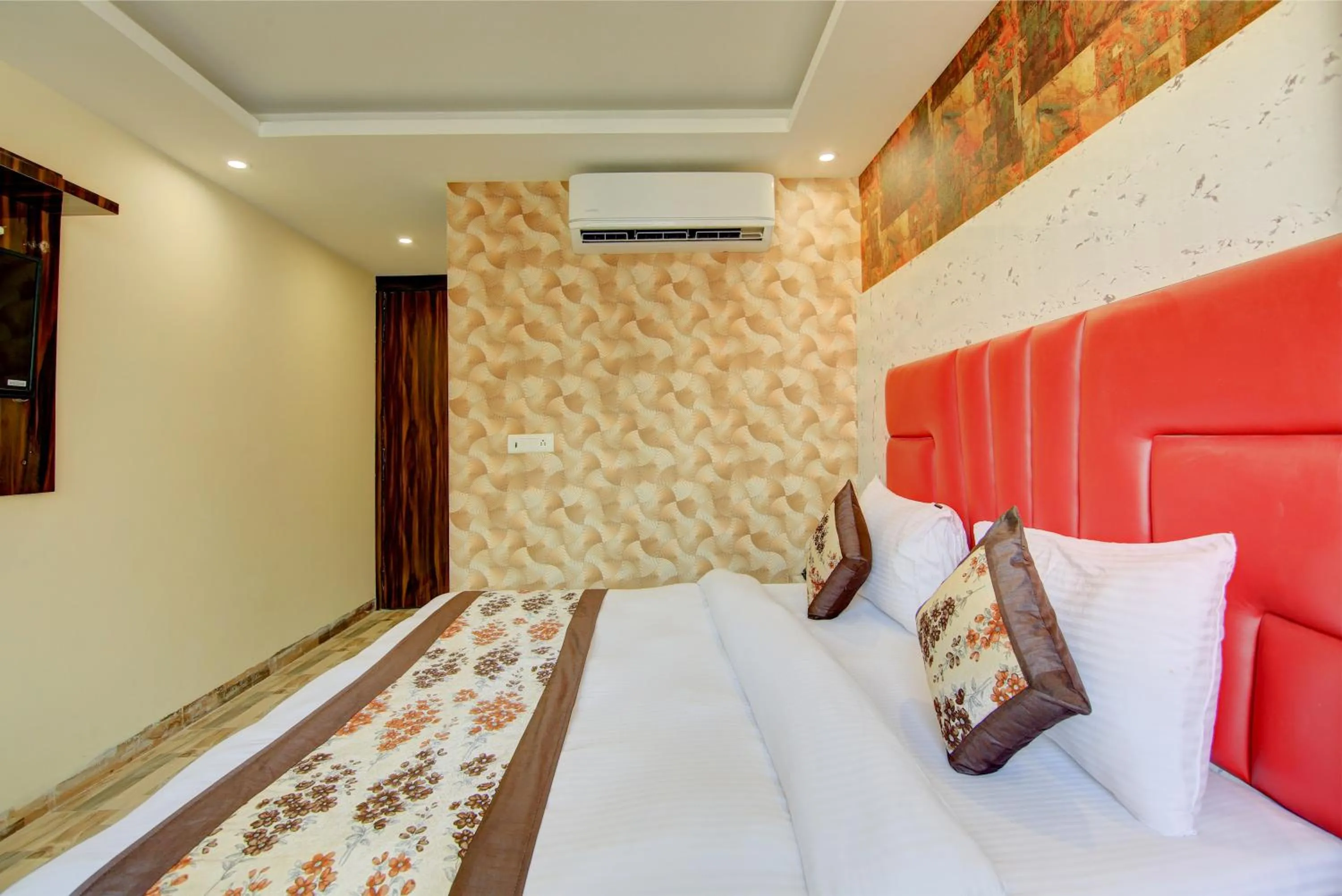 Bed in Smart Signature Hotel