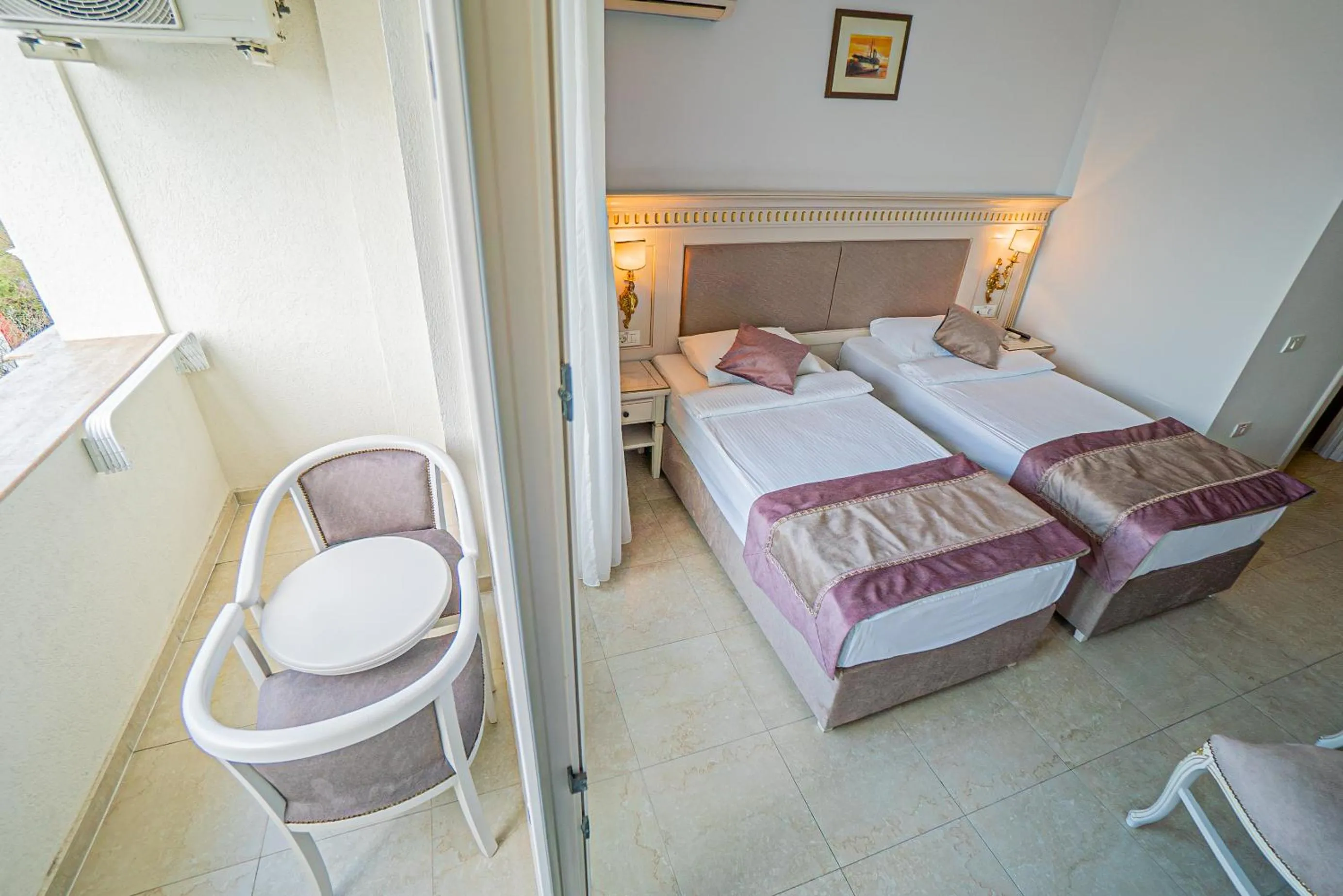 Bed in Hotel Sulina International