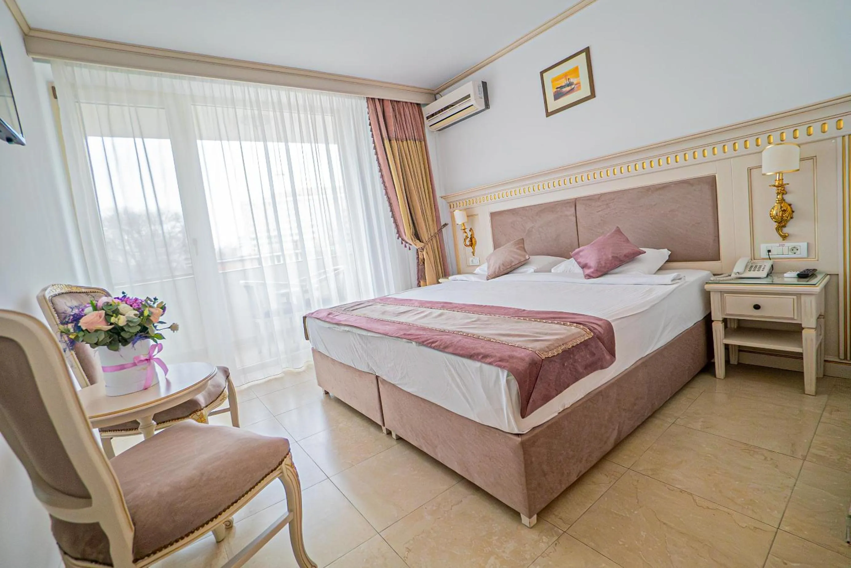 Bed in Hotel Sulina International