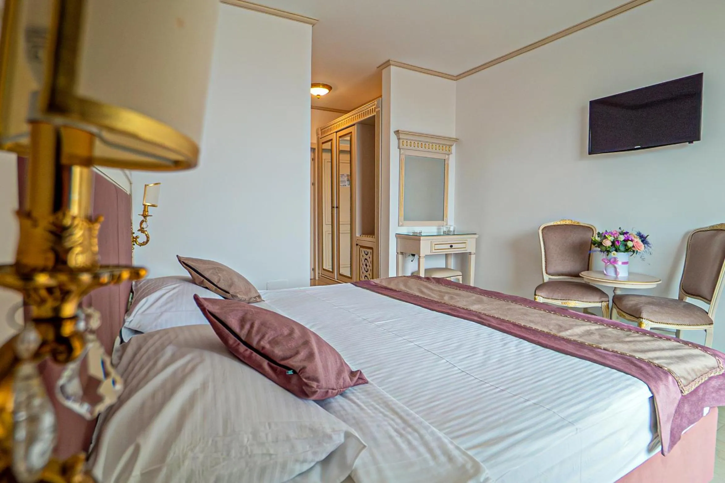 Bed in Hotel Sulina International