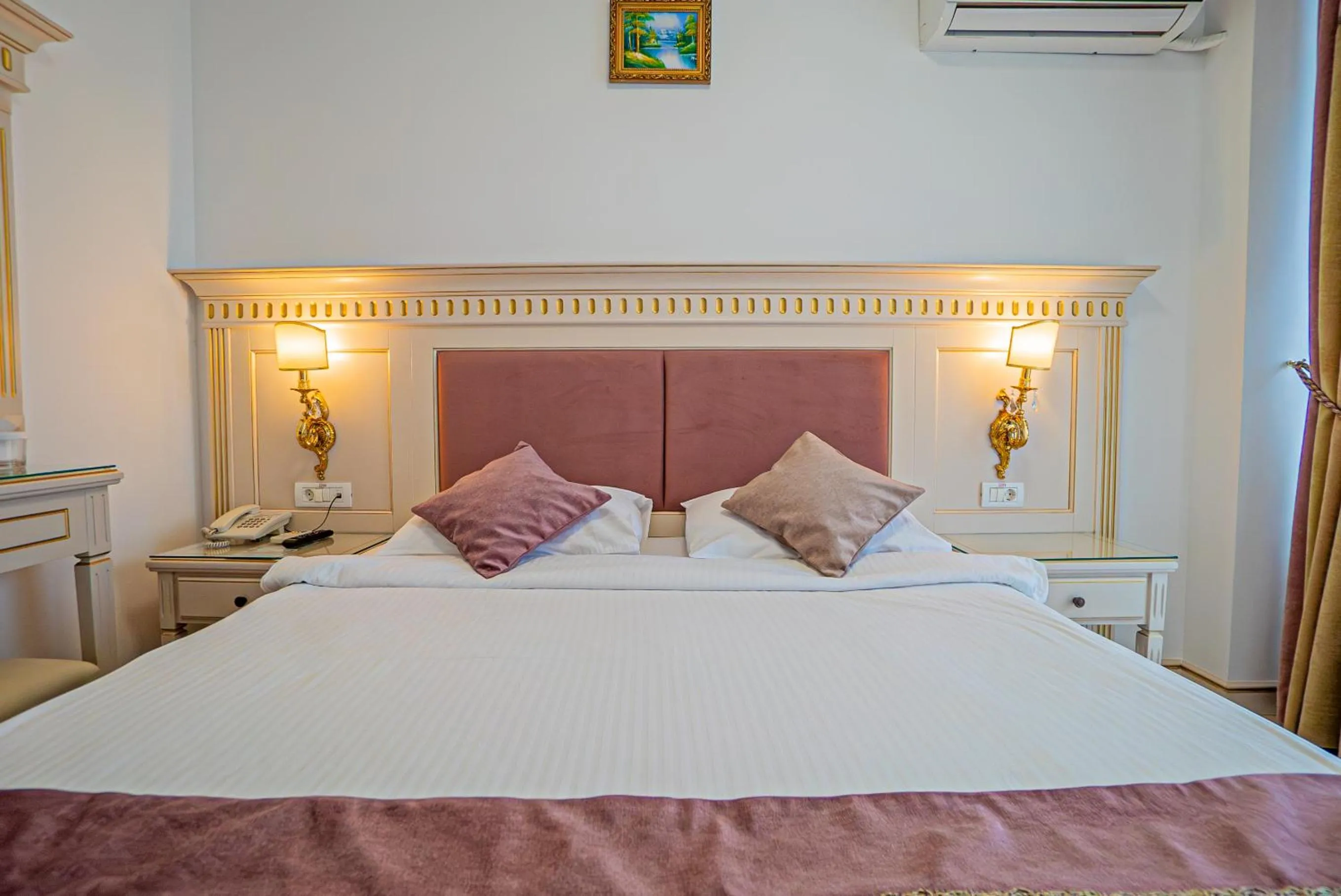 Bed in Hotel Sulina International