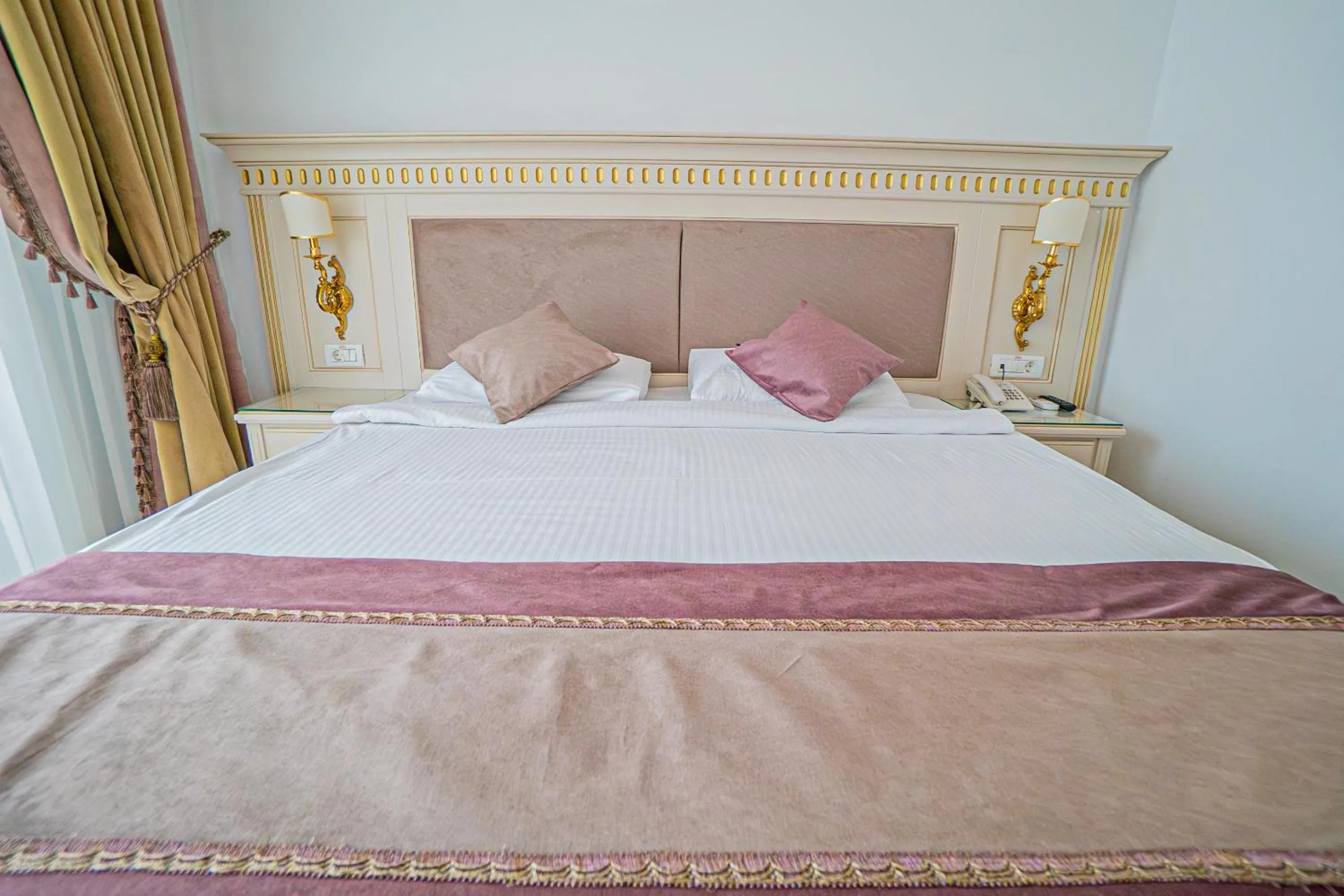 Bed in Hotel Sulina International