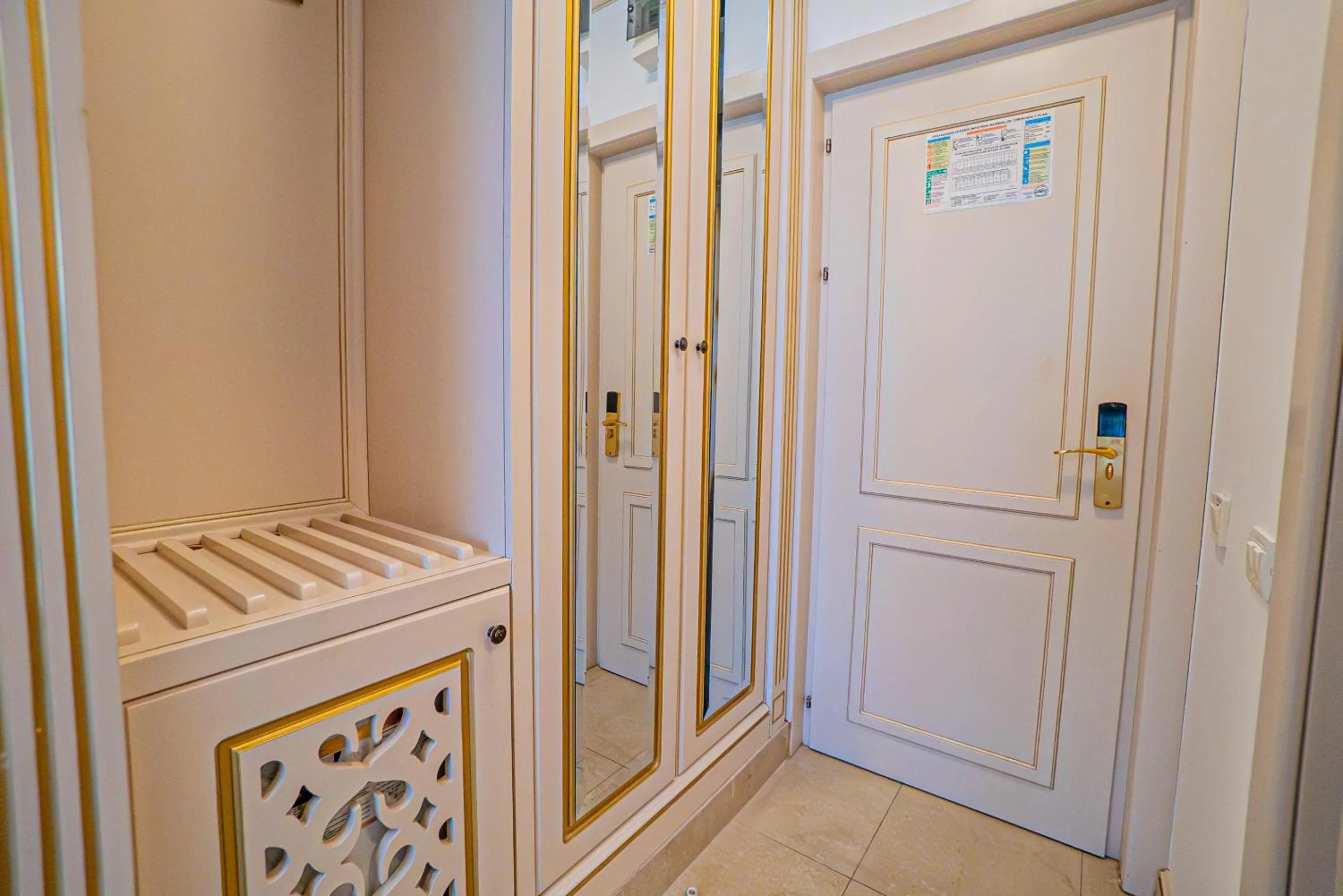 wardrobe in Hotel Sulina International