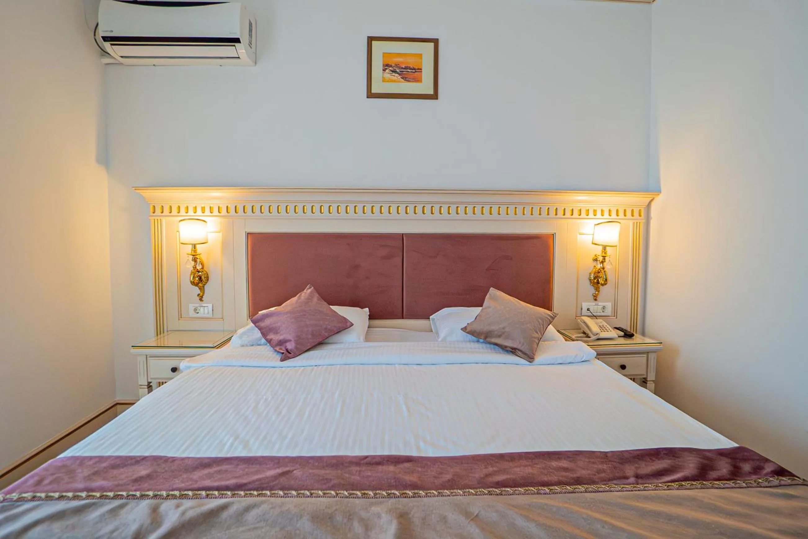 Bed in Hotel Sulina International