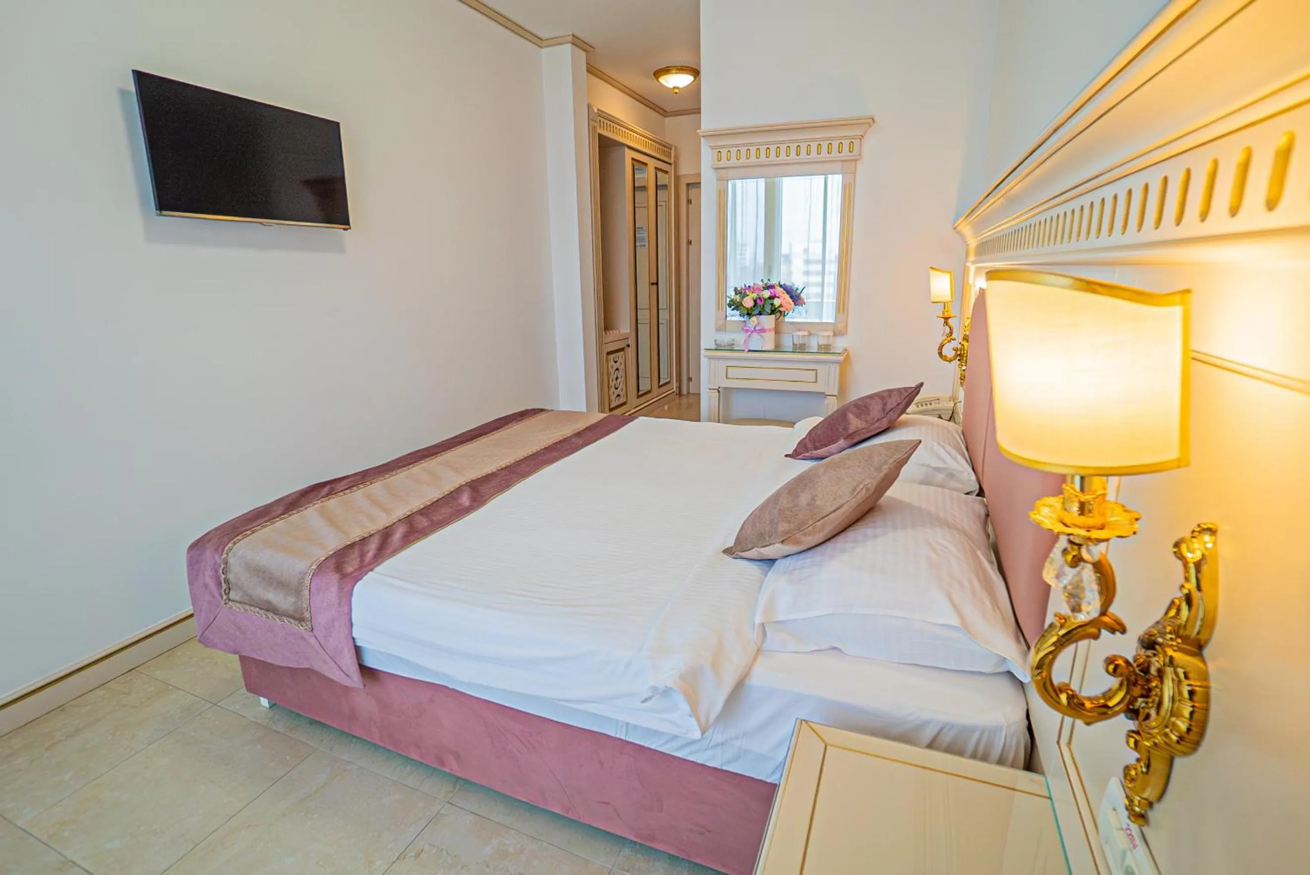 Bed in Hotel Sulina International