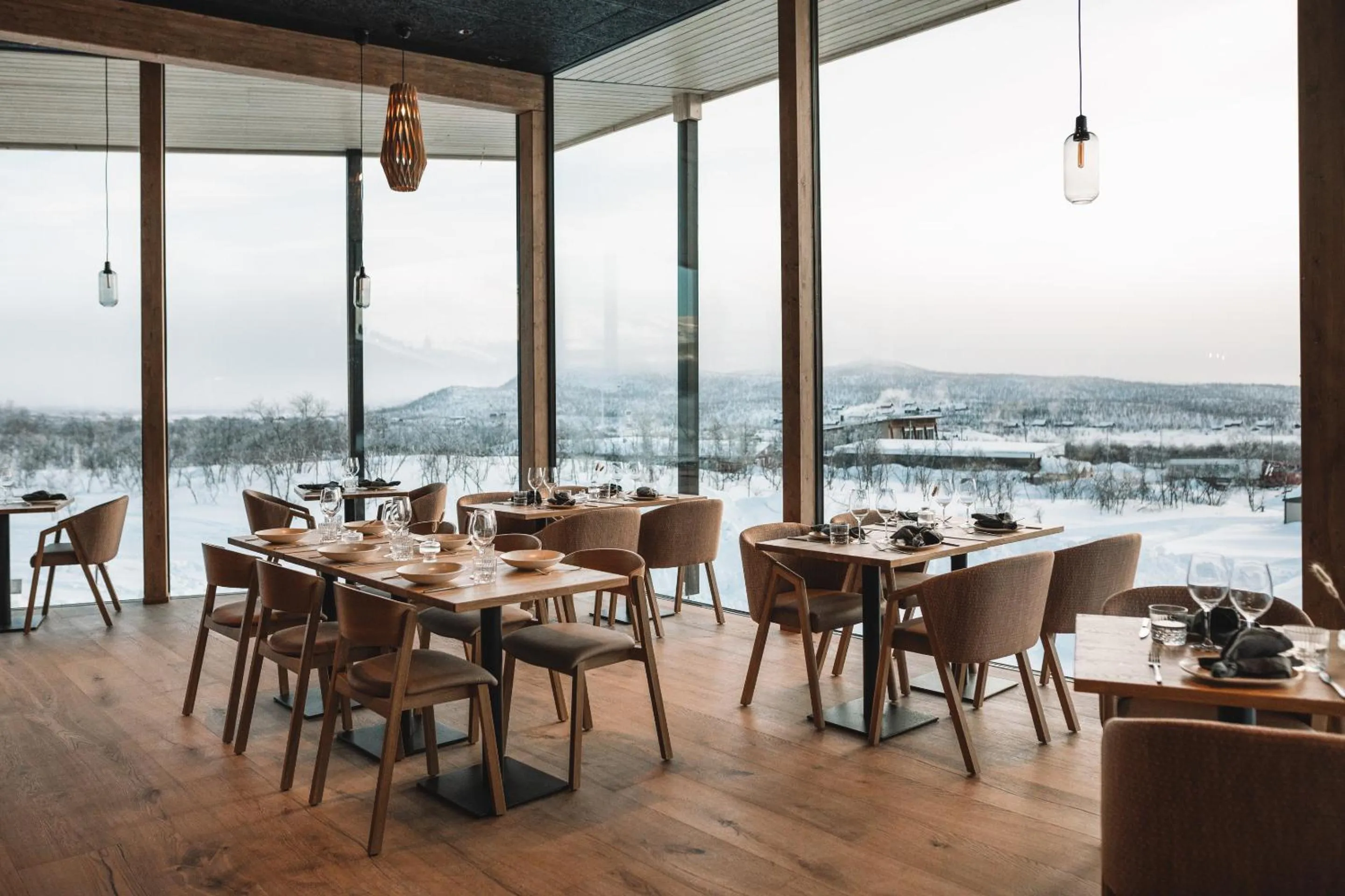 Restaurant/places to eat in Santa's Hotel Rakka