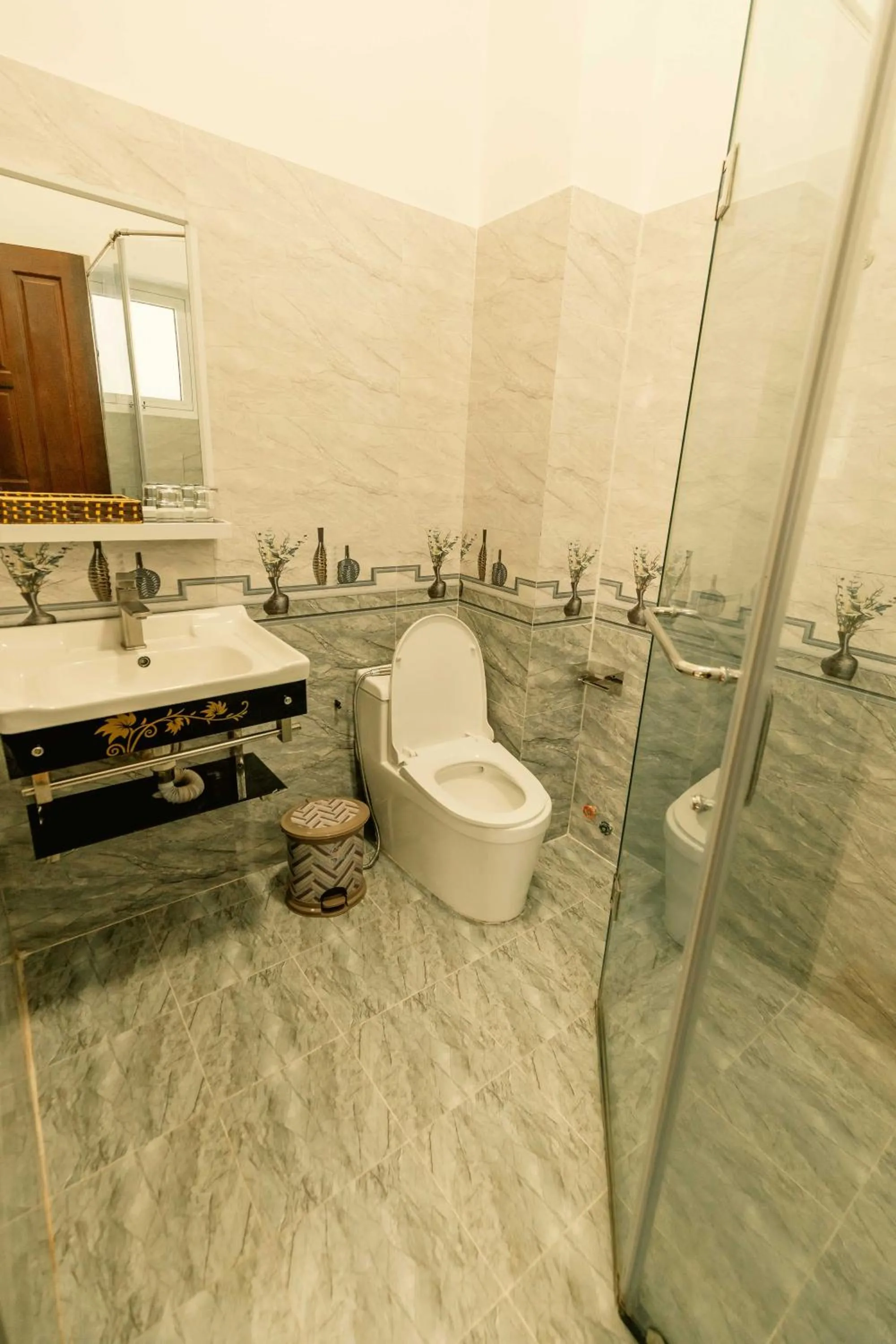 Toilet in Lê Mùi Hotel - Apartment