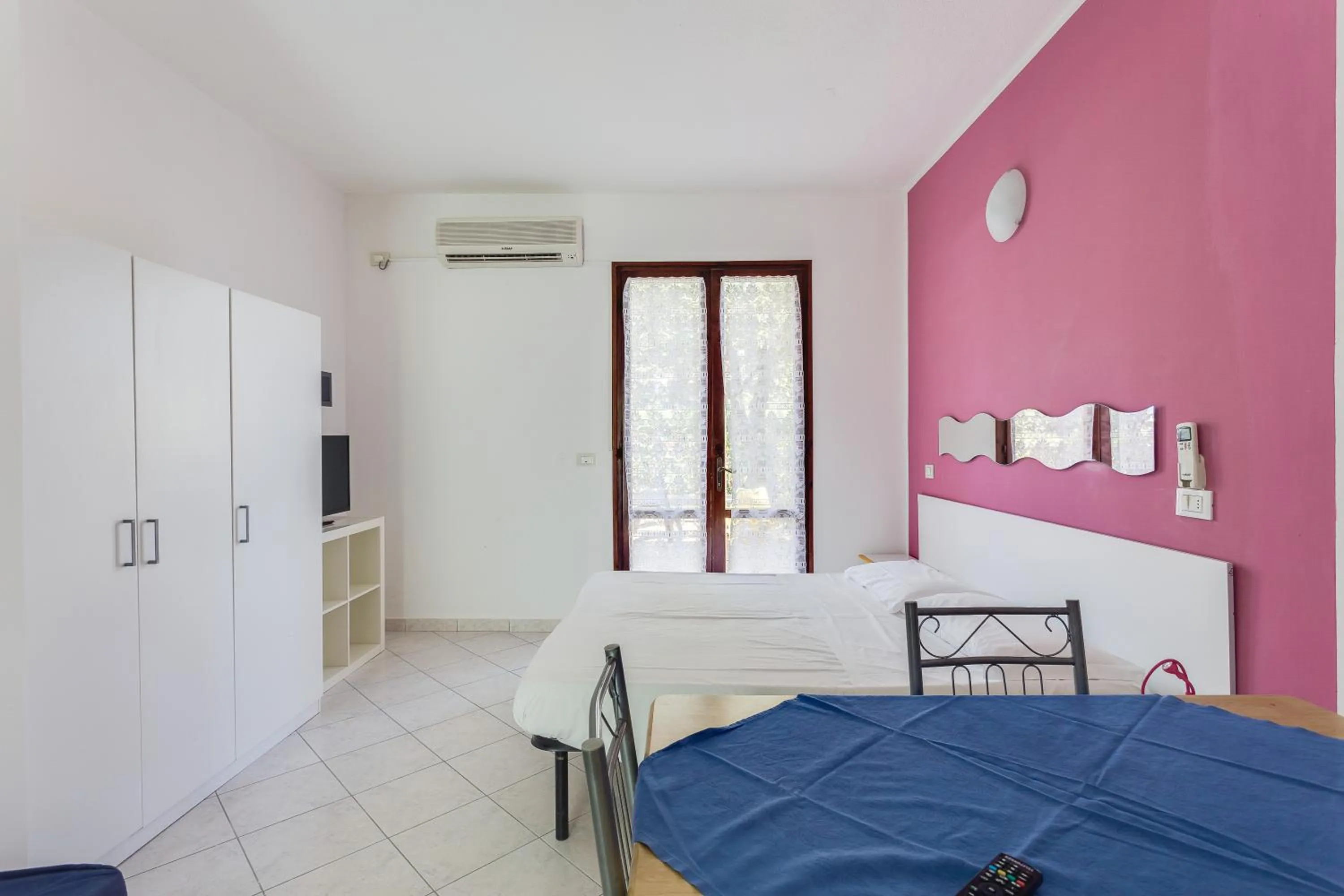 Property building, Bed in Residence Blu Marlin Natural free beach