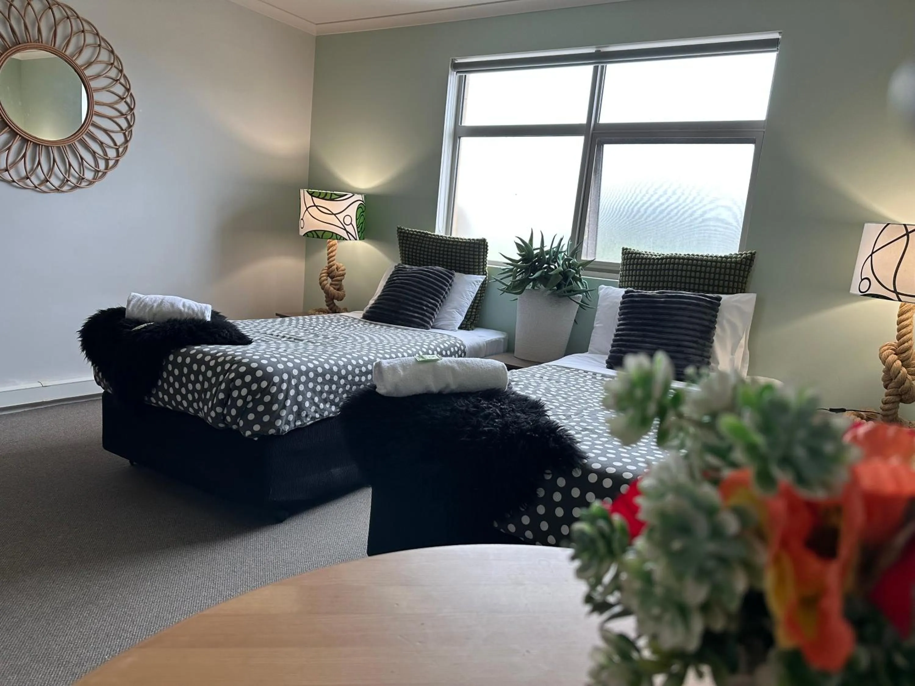 Photo of the whole room, Bed in Sow and Piglets Guesthouse