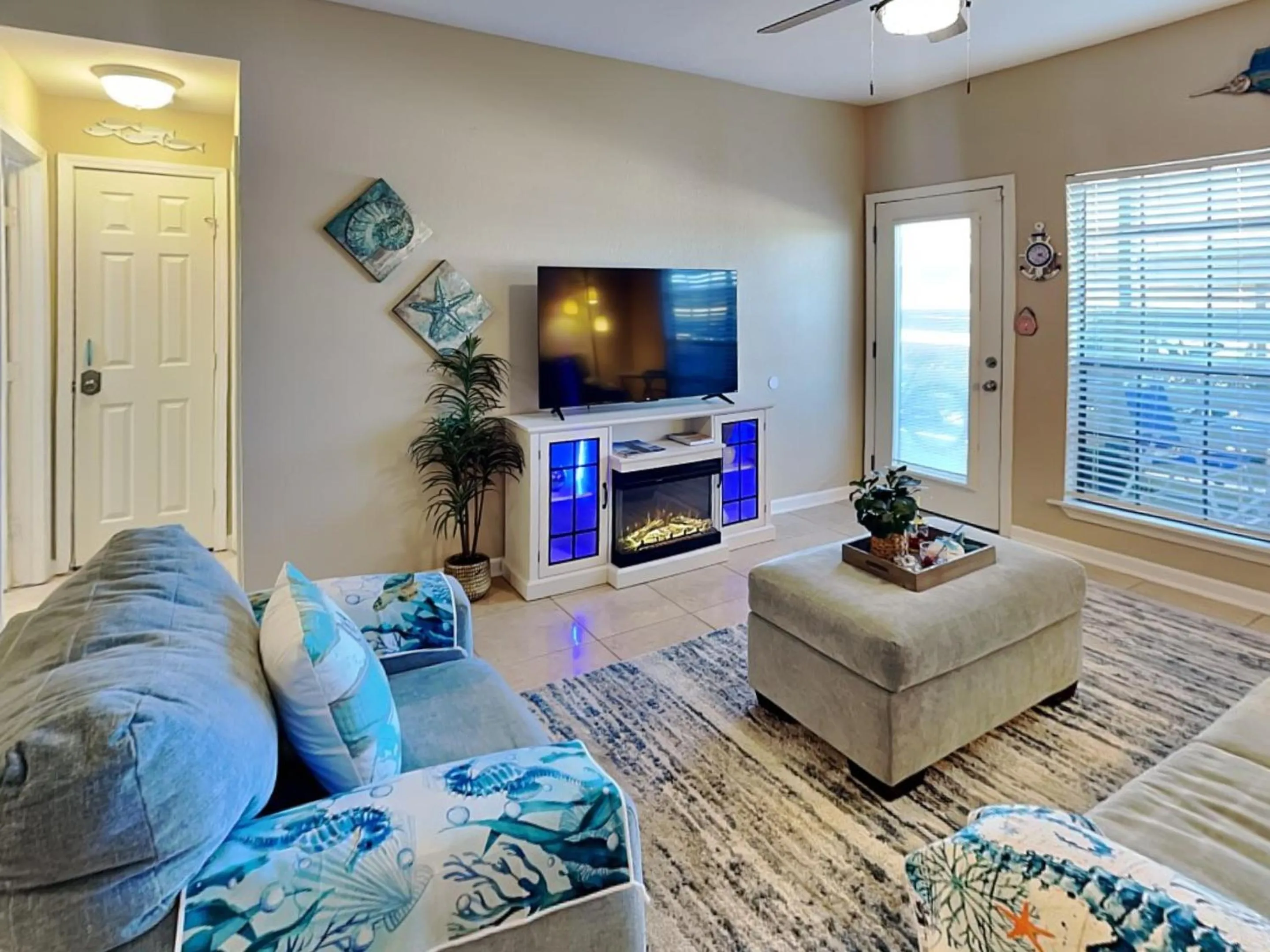Bed in Harbor East Condominiums 414D