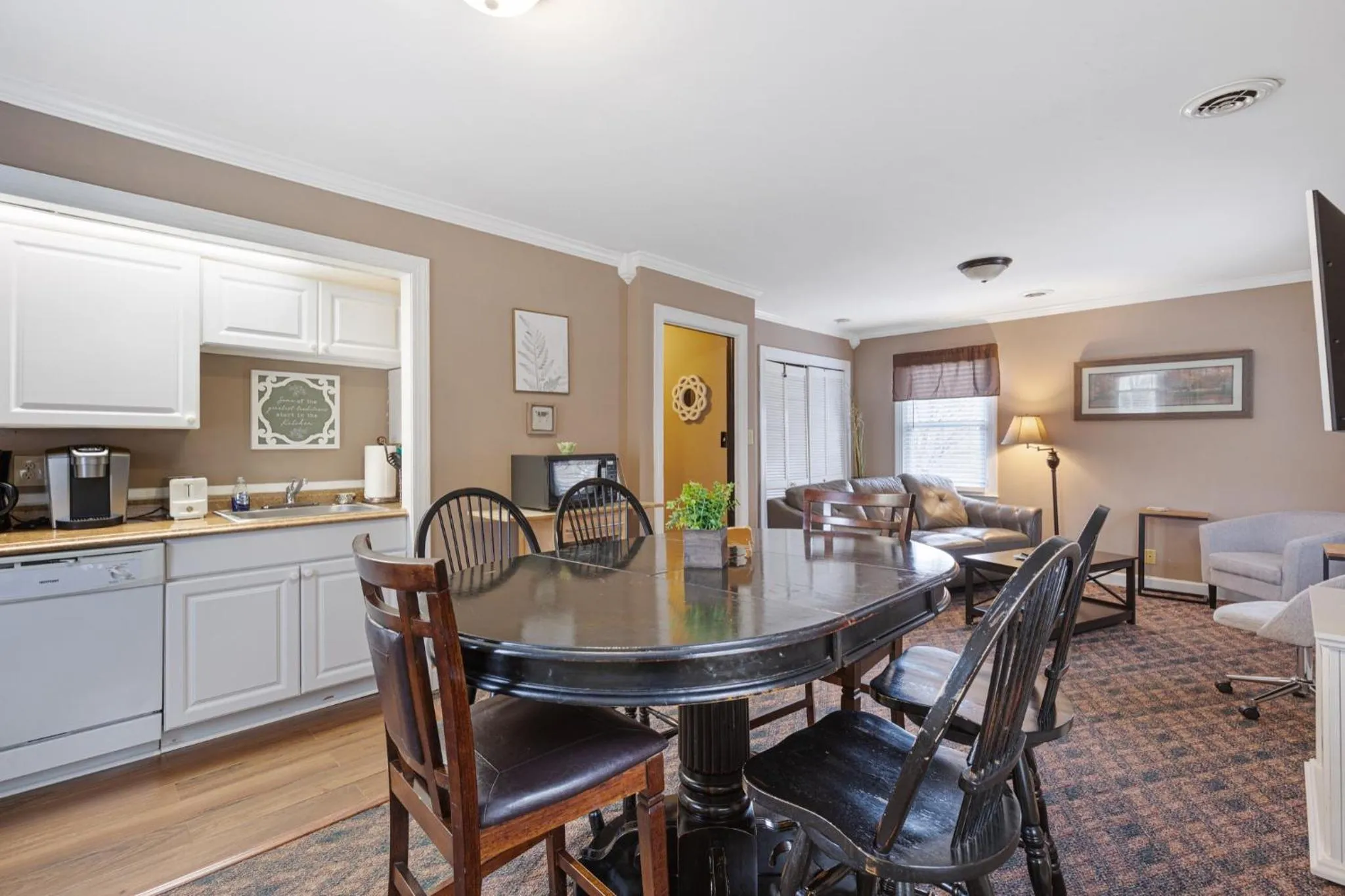 Dining area in Brenda Lee History 2BR Villa Pool Hot Tub