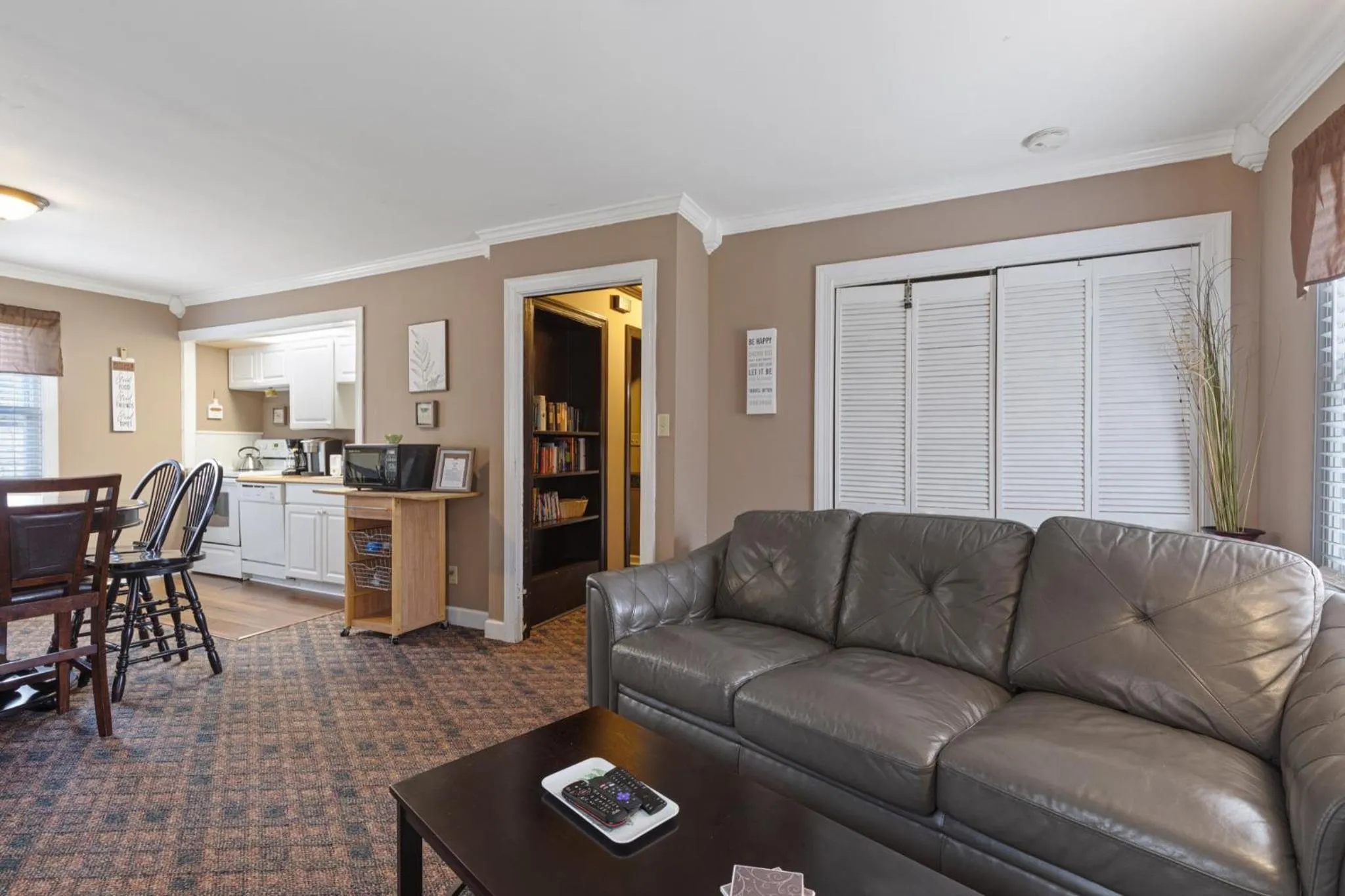 Living room in Brenda Lee History 2BR Villa Pool Hot Tub