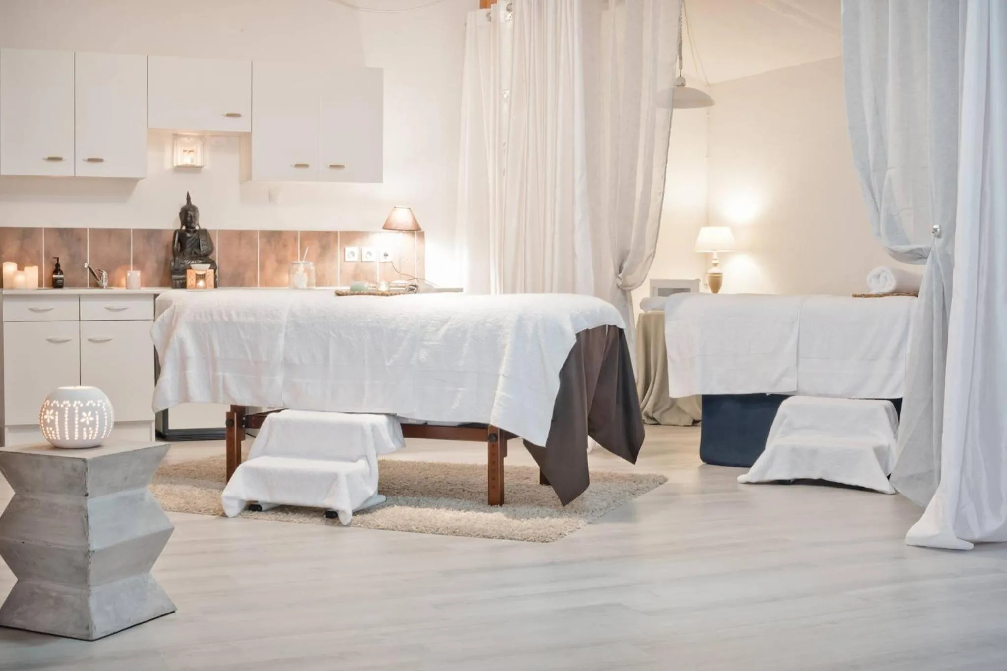 Massage, Bed in Malibu Village