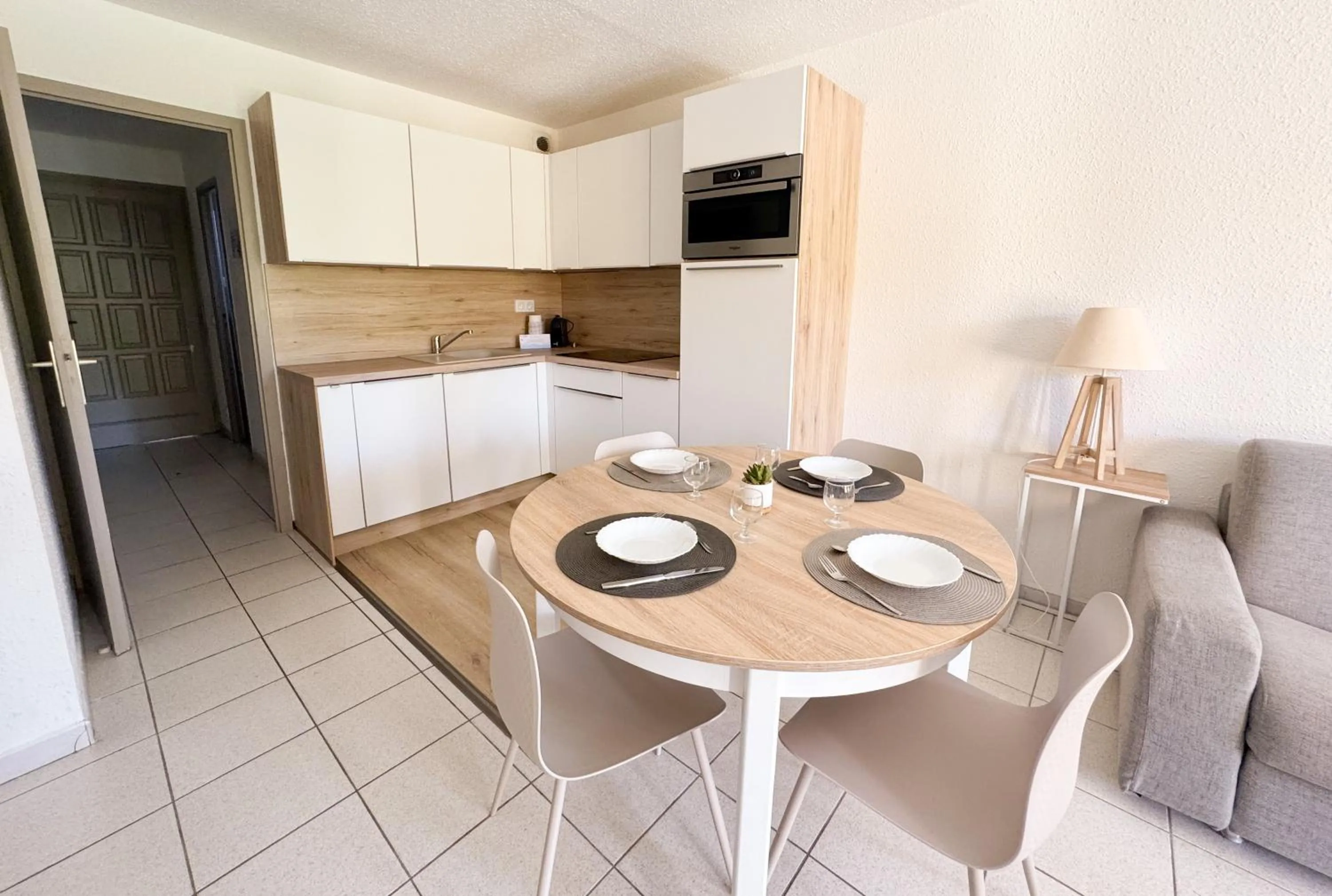 Kitchen or kitchenette in Malibu Village