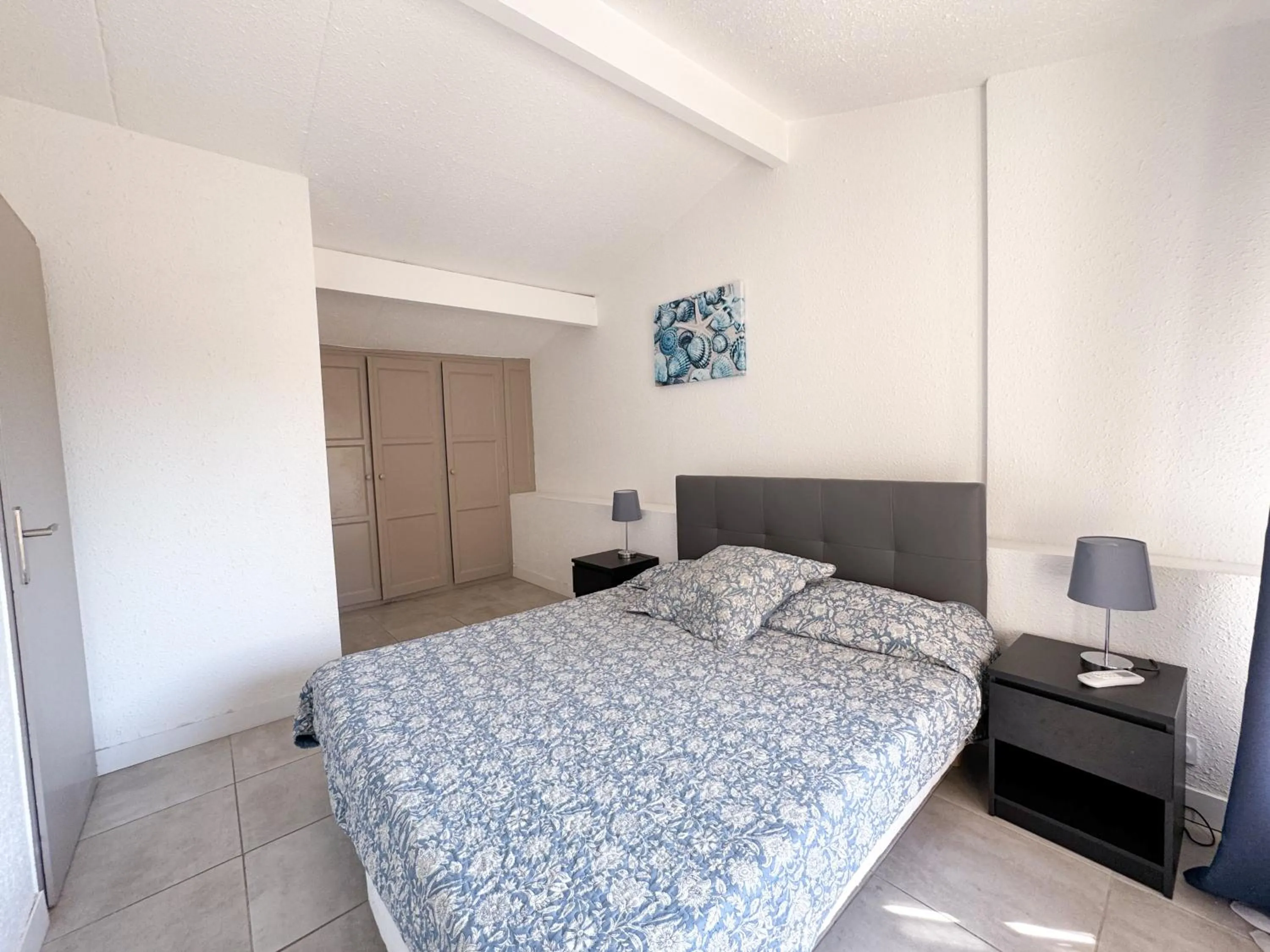 Photo of the whole room, Bed in Malibu Village