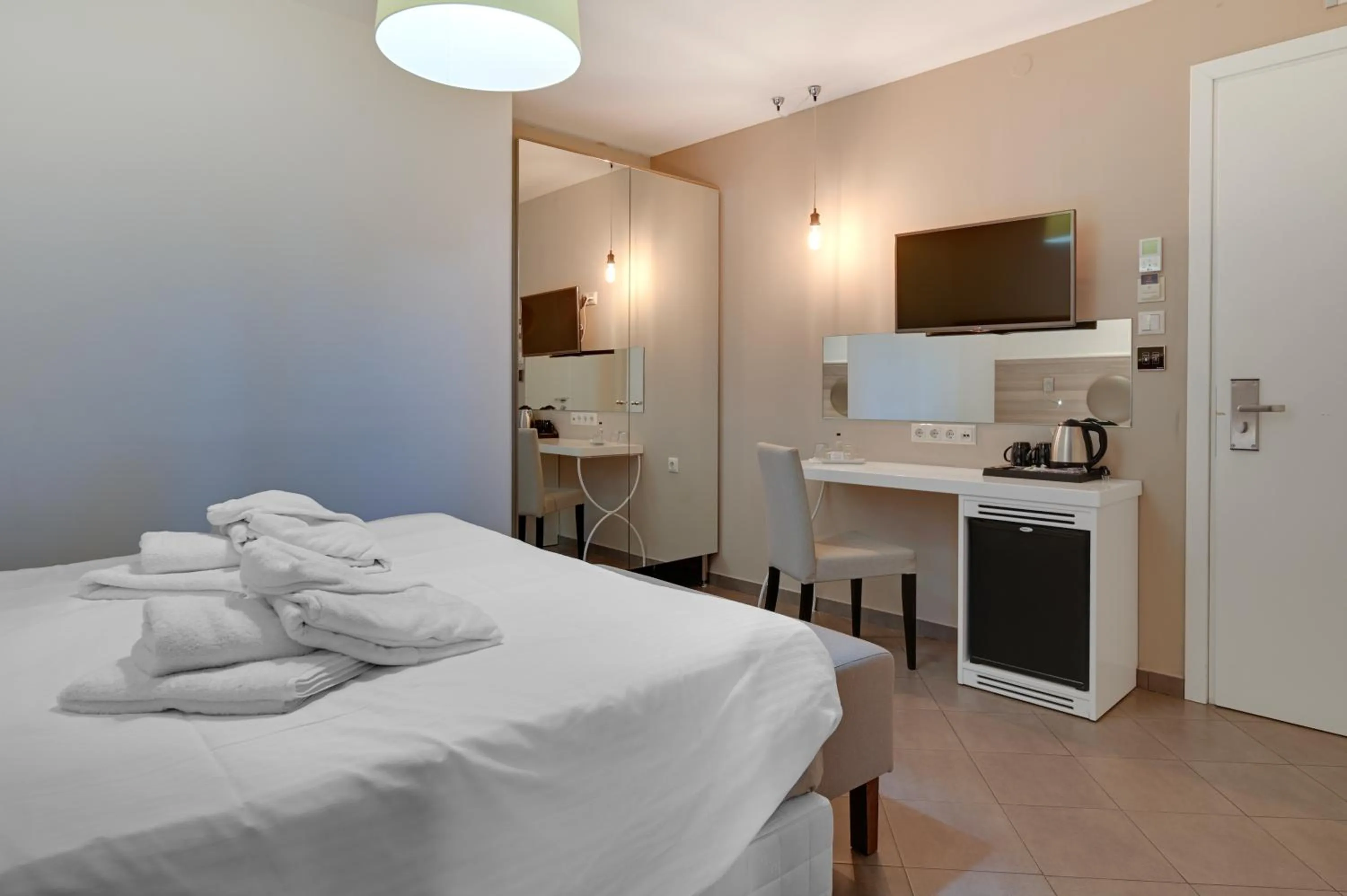 Bed in Z Inn Ioannina