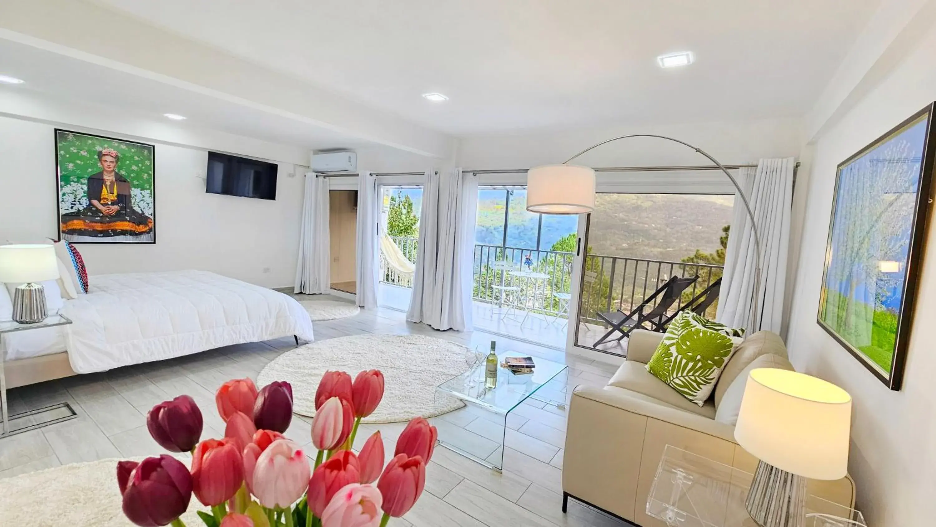 Deluxe King Suite in Casa Reina by Villa Alejandro Deluxe King Suite in Casa Reina by Villa Alejandro