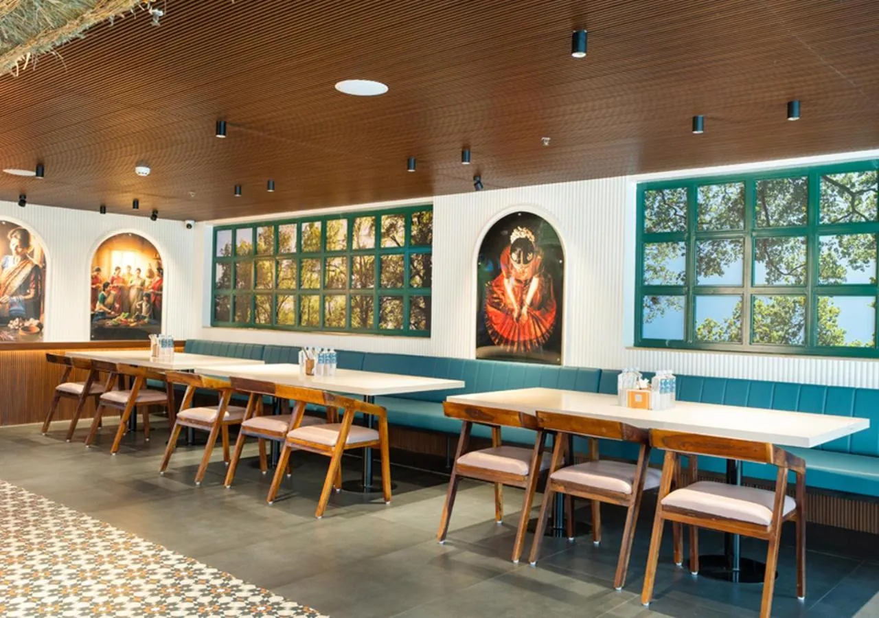 Restaurant/places to eat in Bloom Hotel - DLF Road Gachibowli