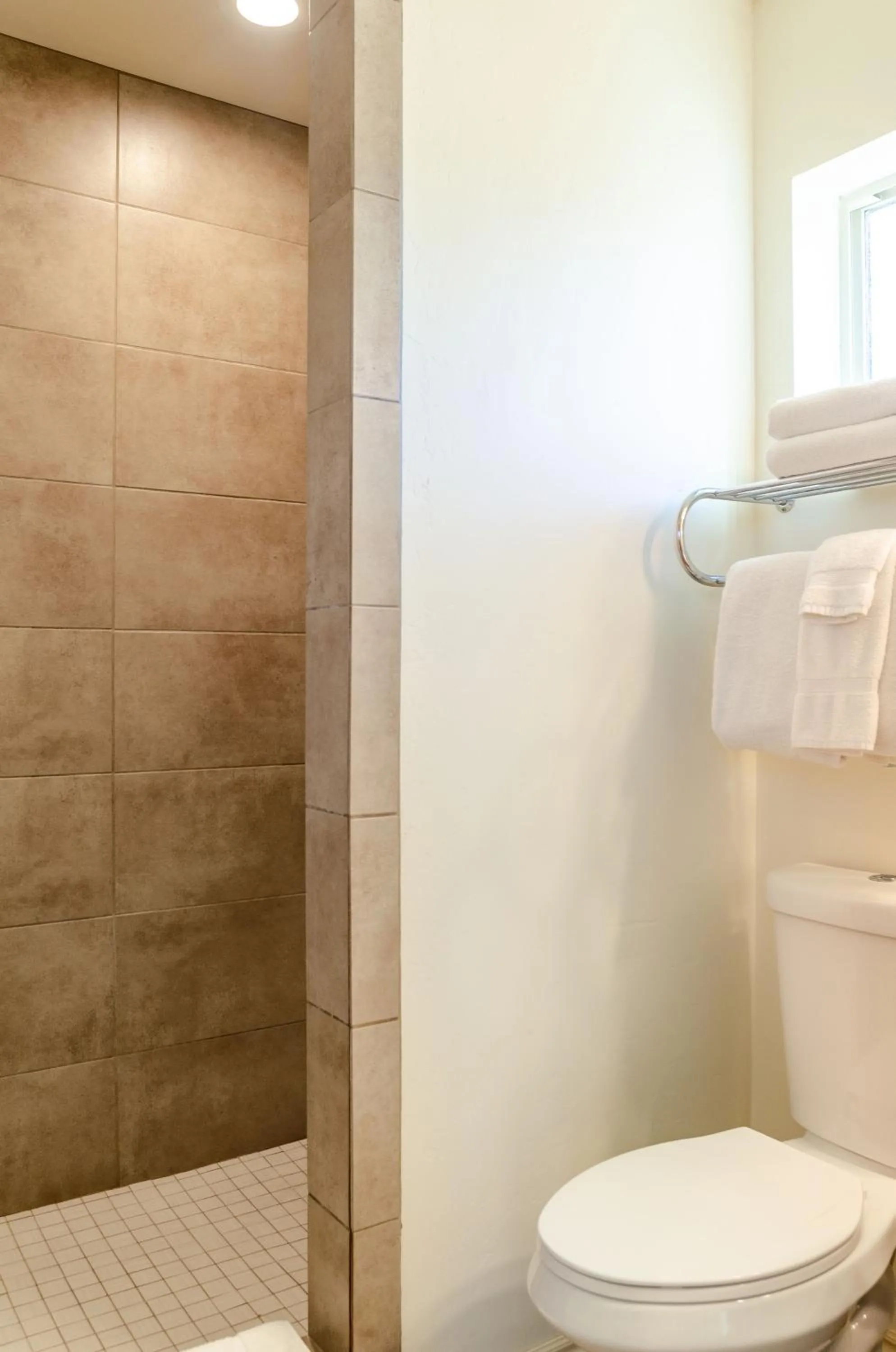 Mountain Ridge Cabins & Lodging Between Bryce and Zion National Park