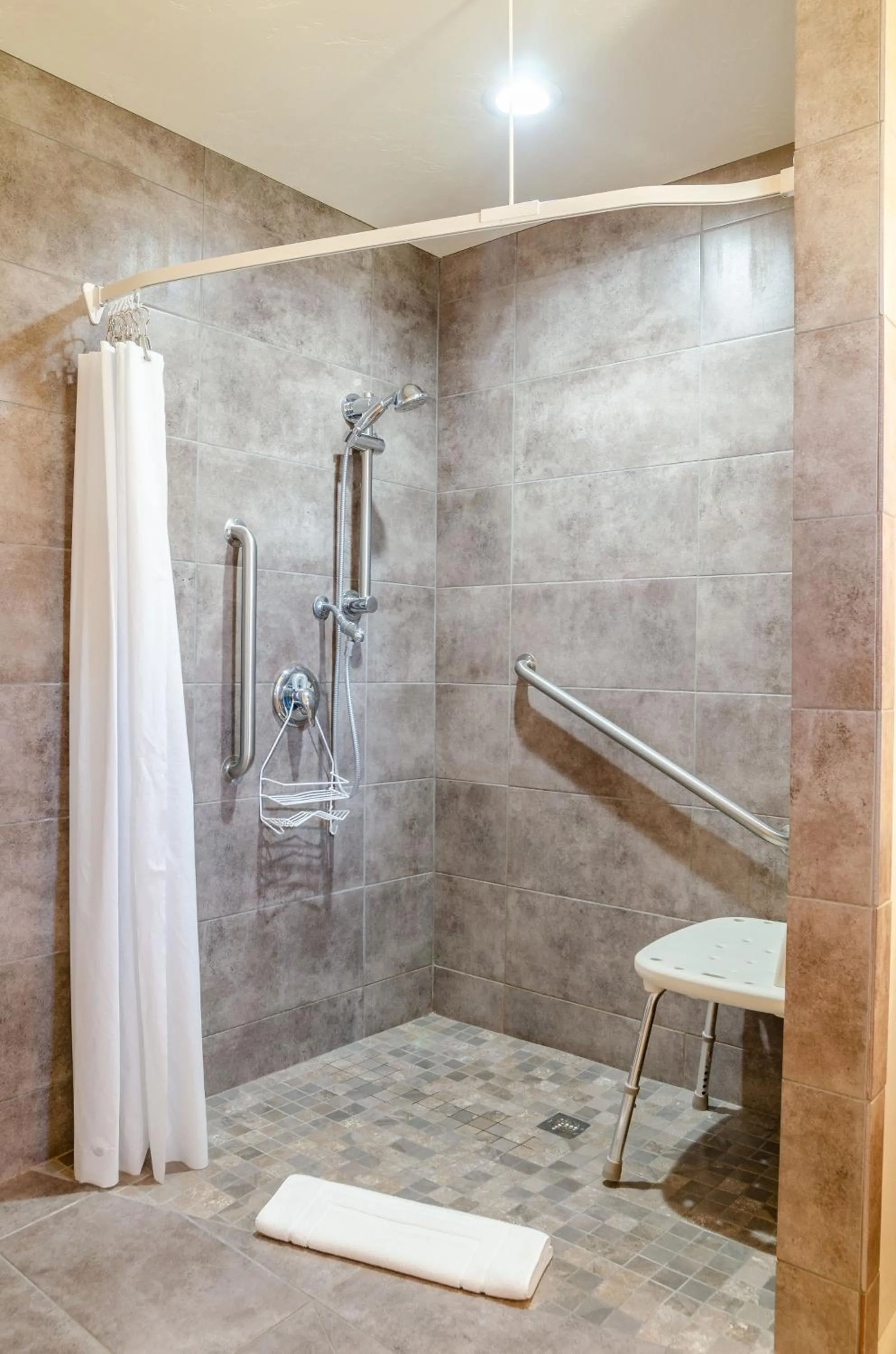 Mountain Ridge Cabins & Lodging Between Bryce and Zion National Park