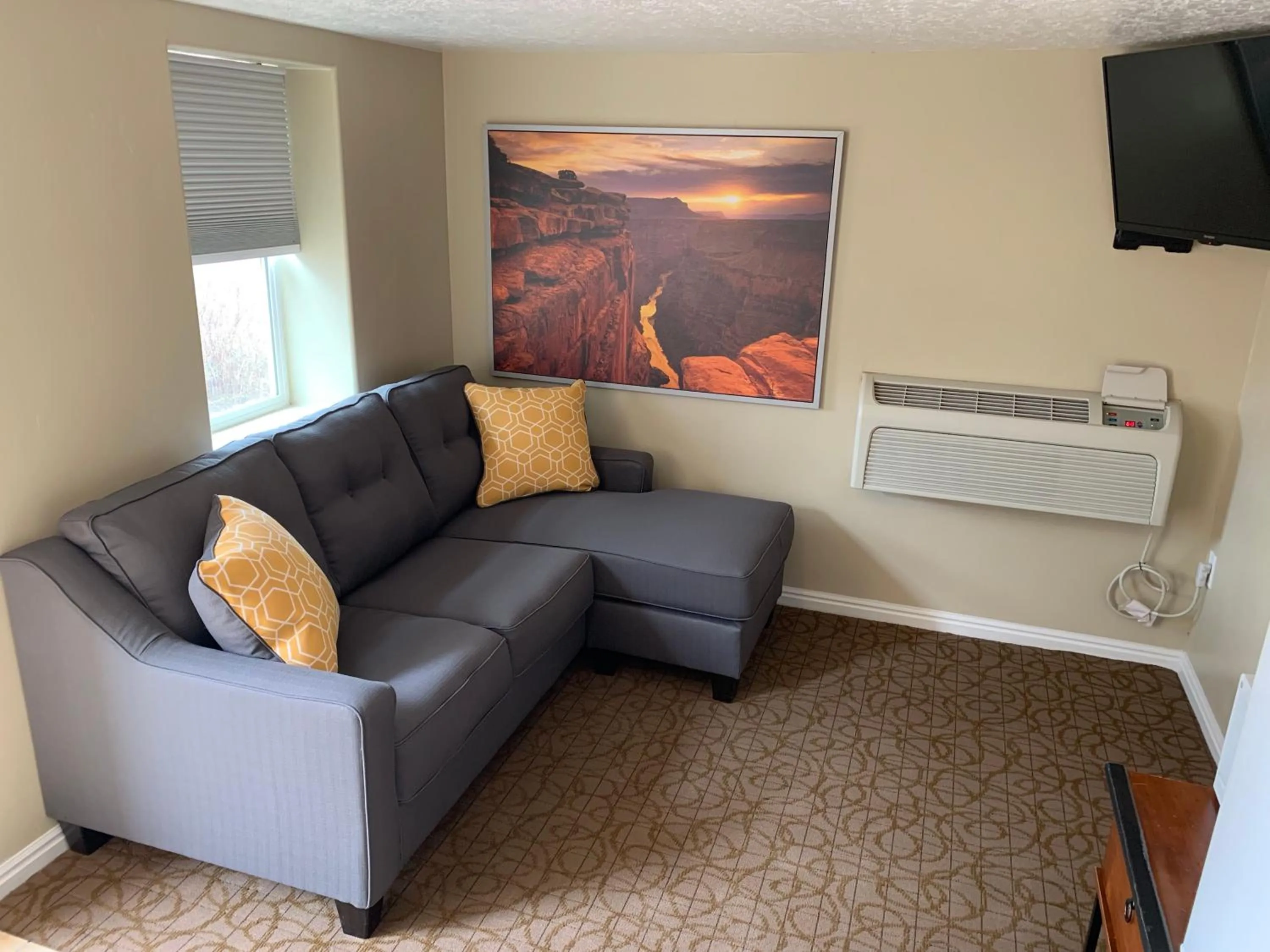 Mountain Ridge Cabins & Lodging Between Bryce and Zion National Park