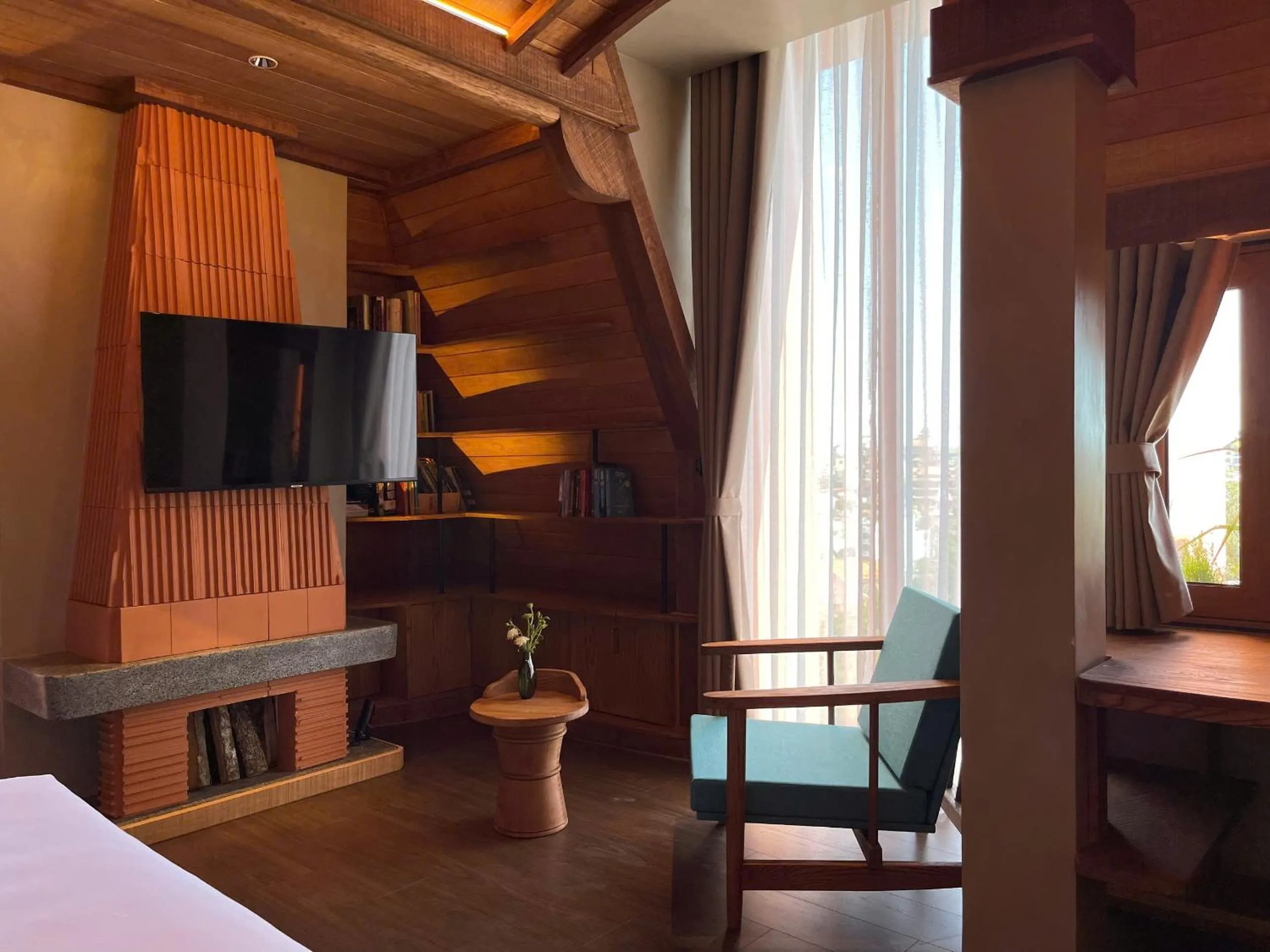 Seating area, Bed in The Pink Boutique Hotel