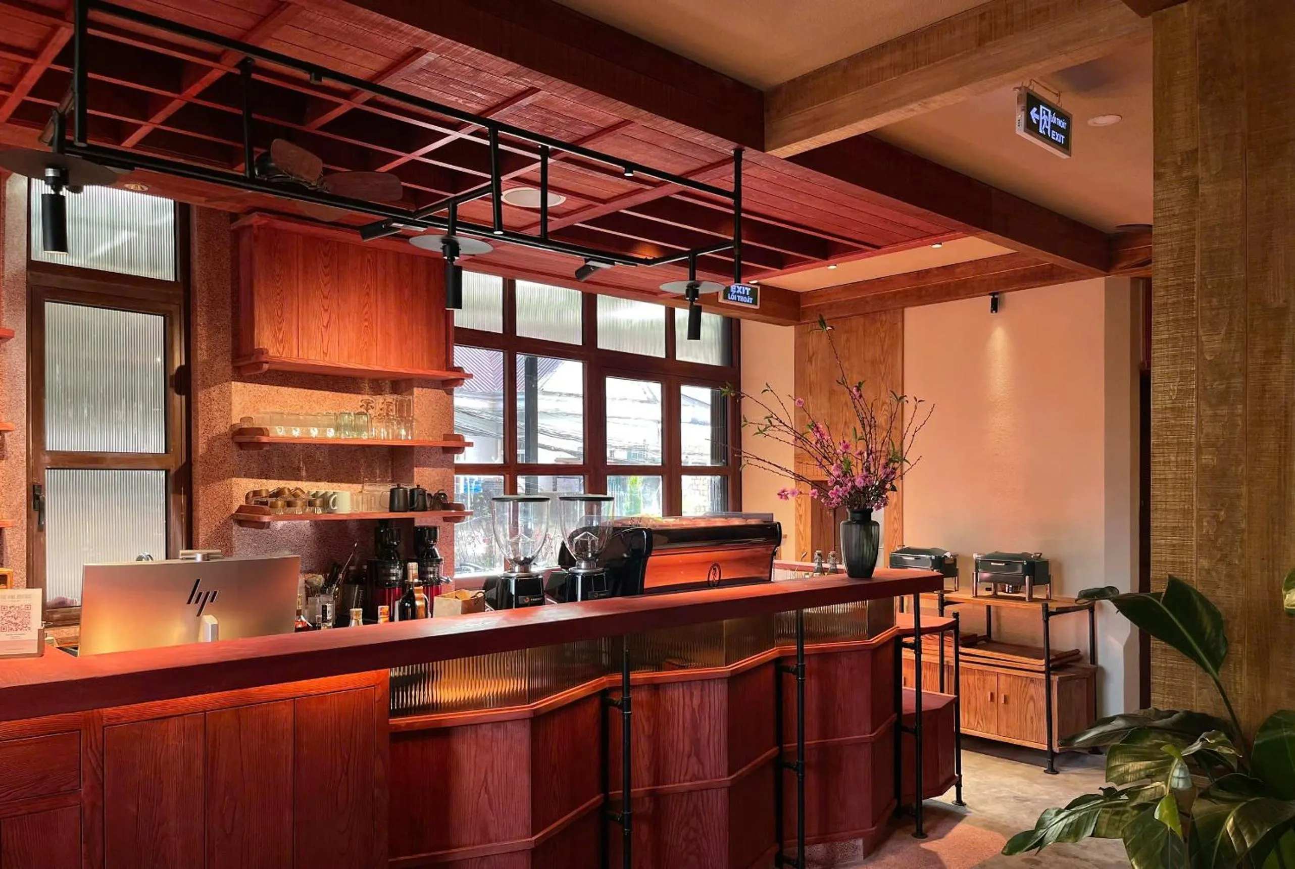 Restaurant/places to eat in The Pink Boutique Hotel