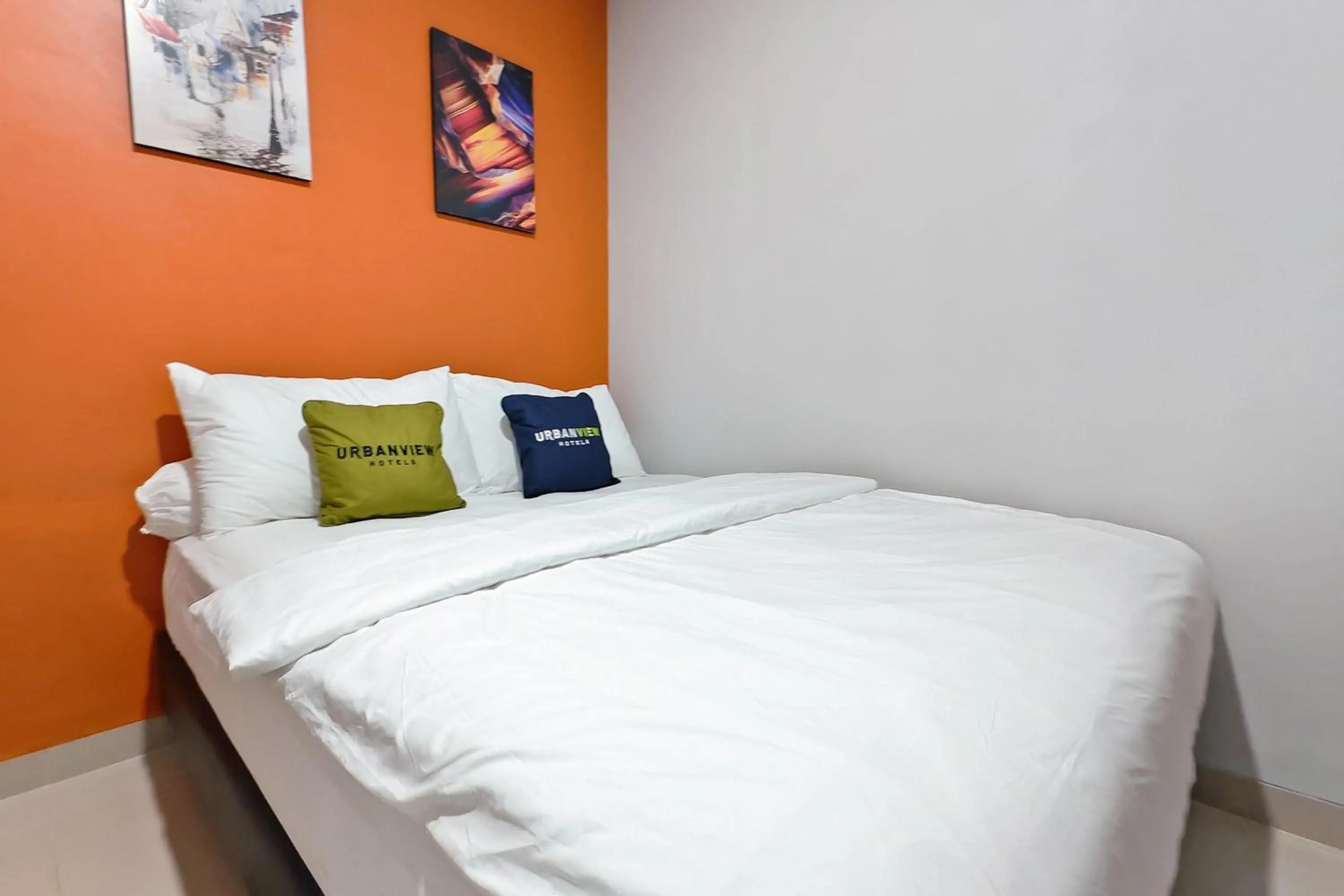 Bedroom, Bed in Urbanview Green Lake Sunter Residence