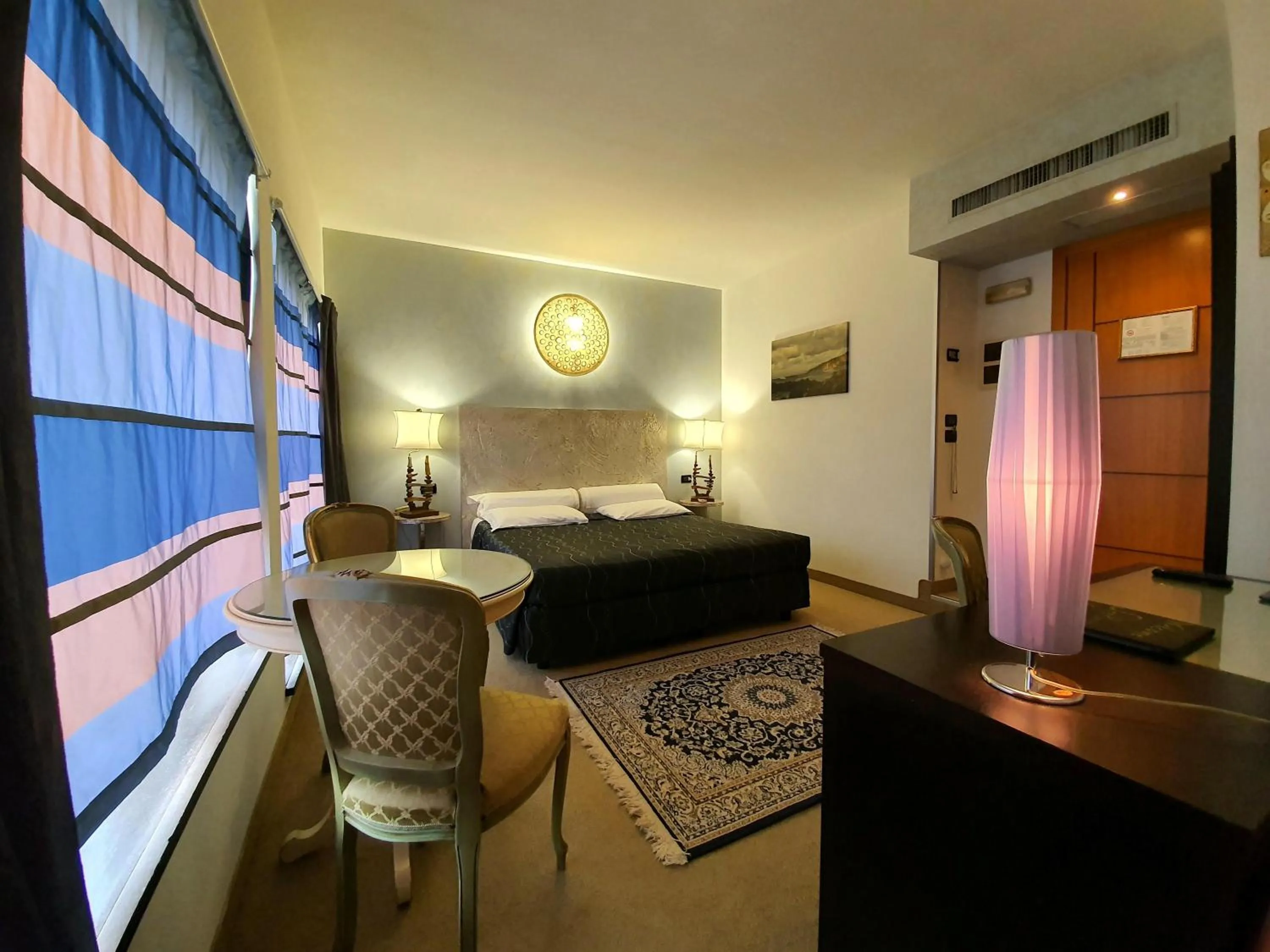 View (from property/room), Bed in Hotel Feel Inn Venice Airport