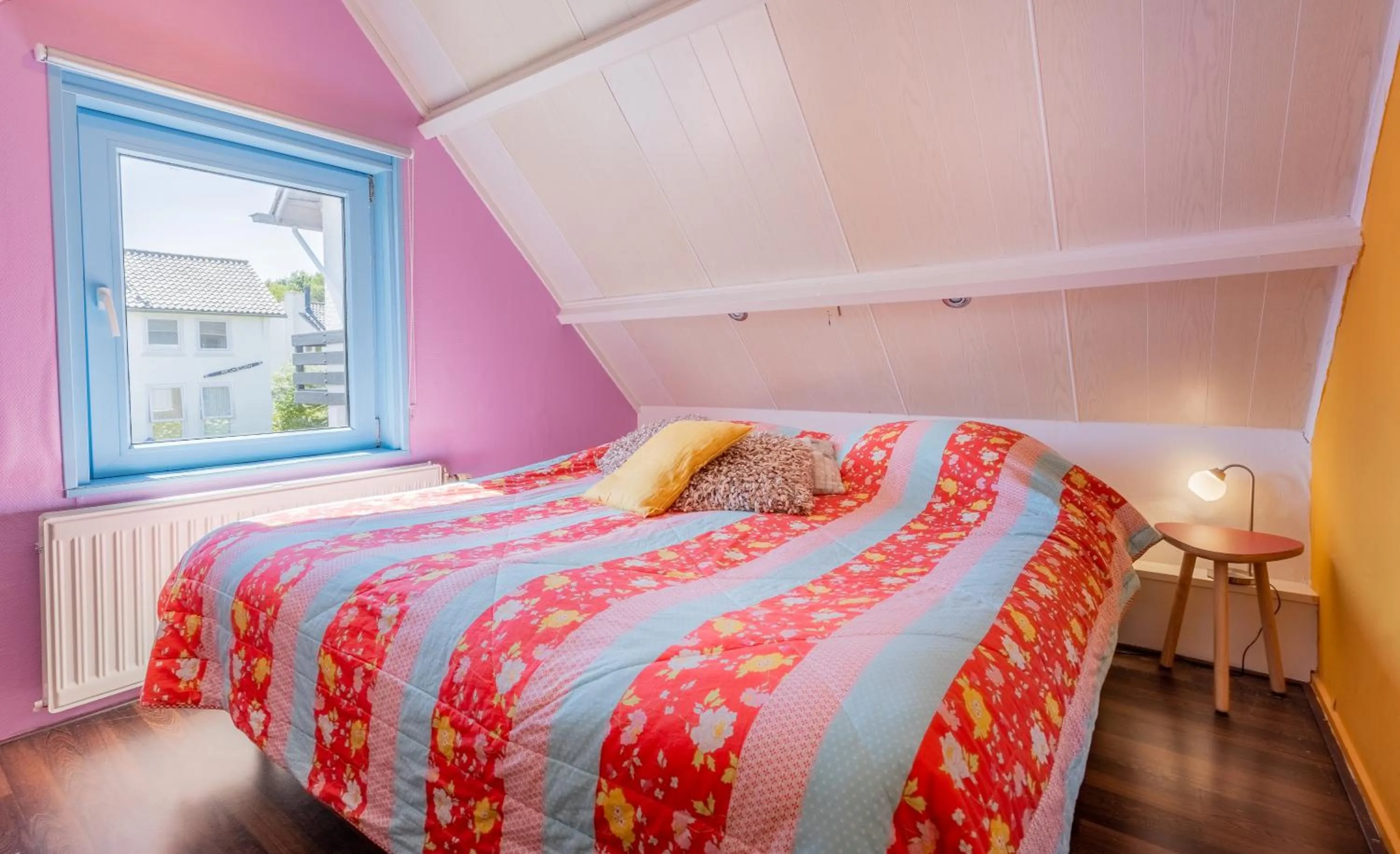 Bed in Hotel Domburg4you