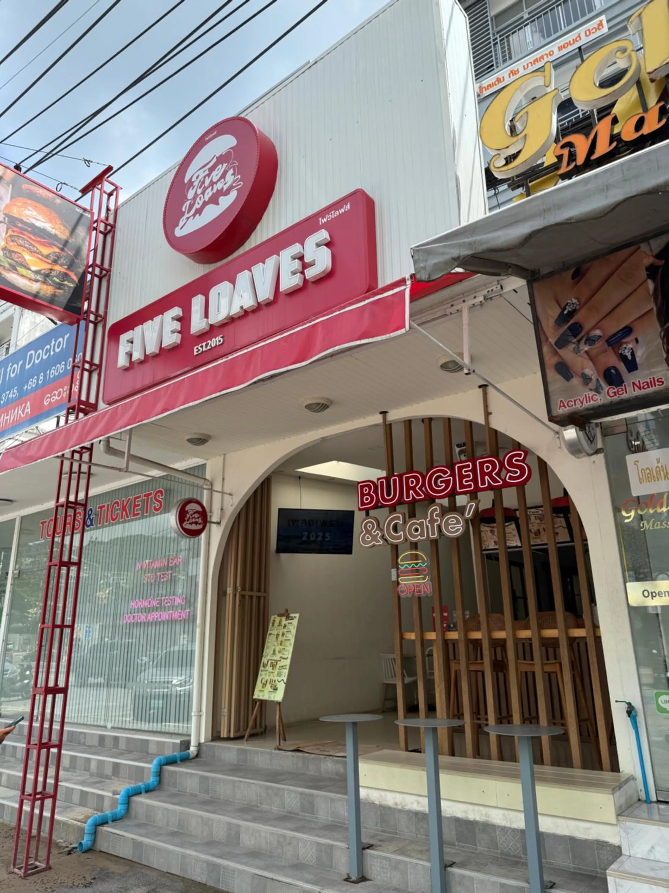 Property building in Five Loaves Beds Patong