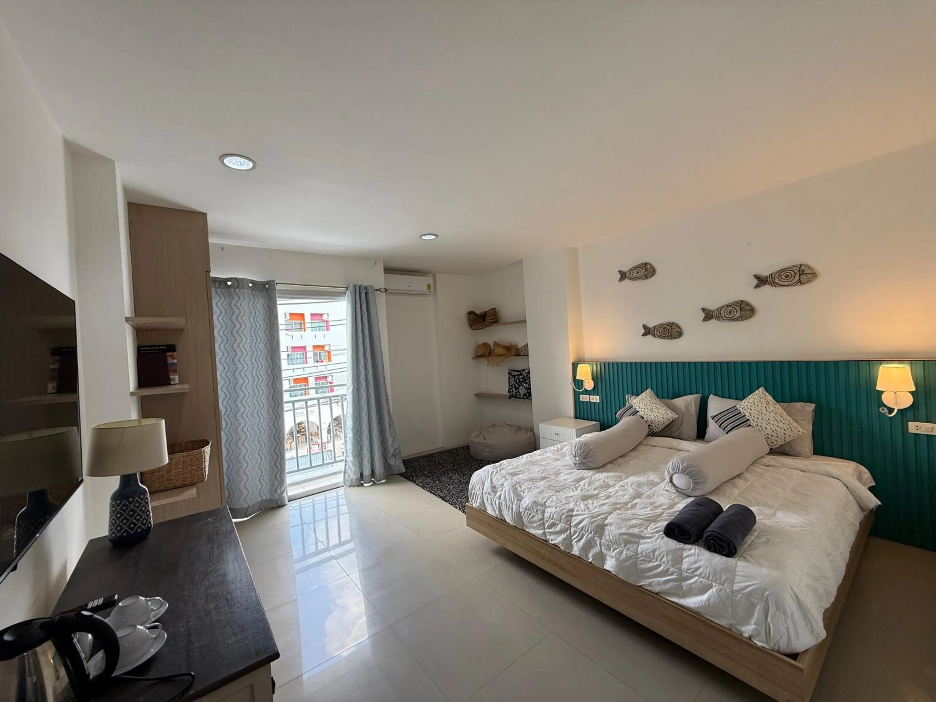 Photo of the whole room, Bed in Five Loaves Beds Patong