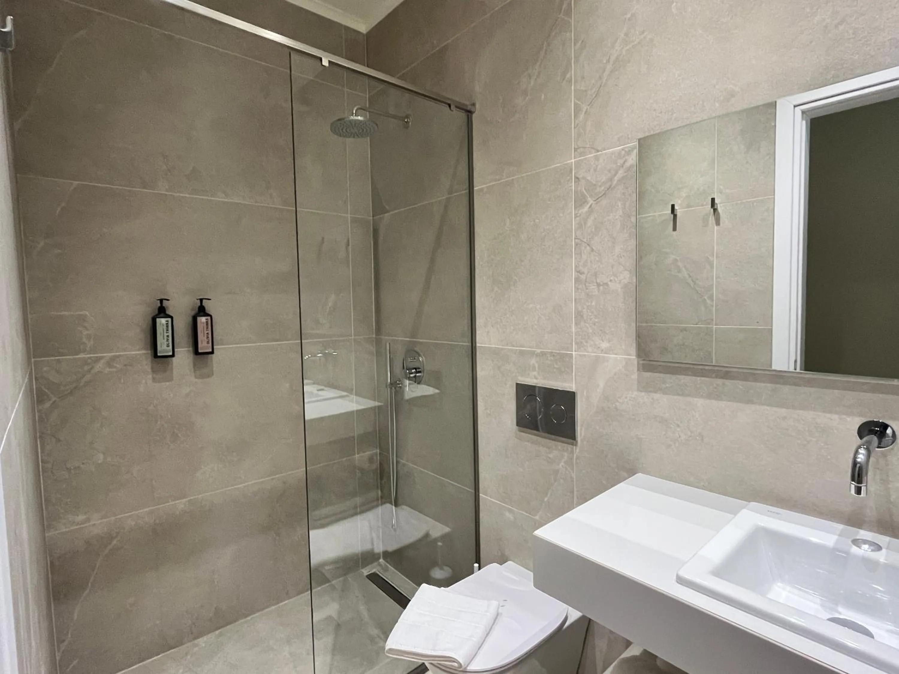 Shower in Elite Patras Suites
