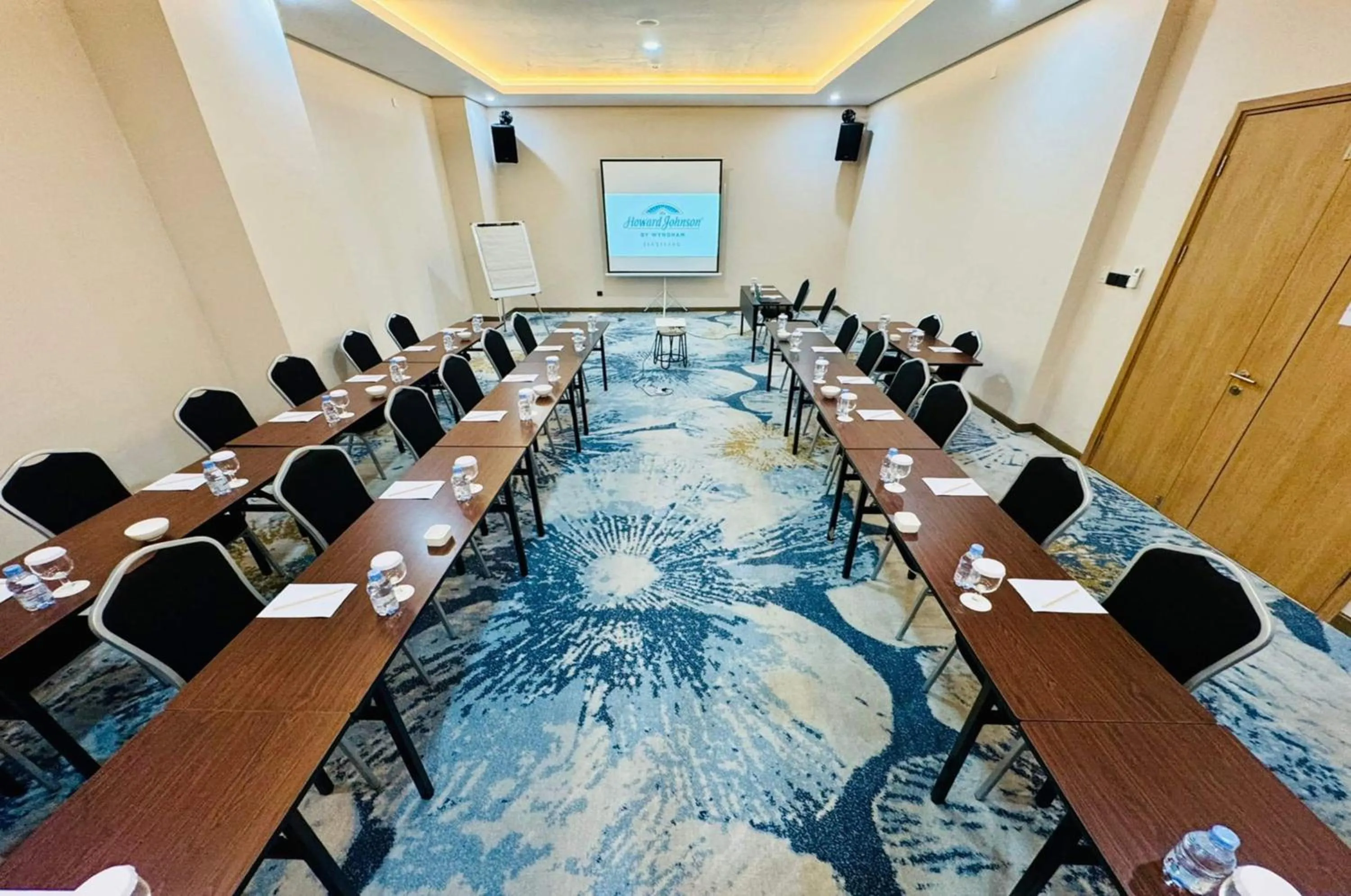 Meeting/conference room in Howard Johnson By Wyndham Tangerang