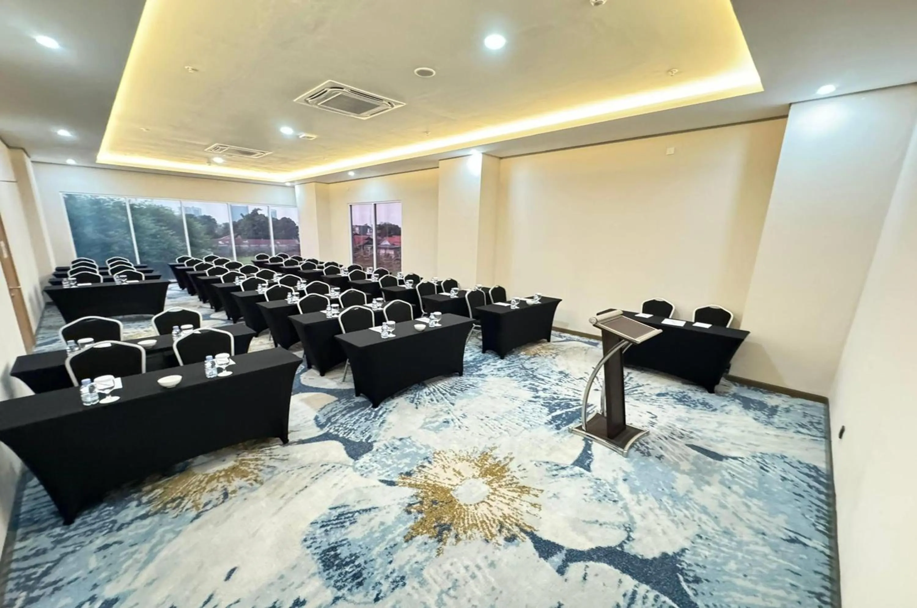 Meeting/conference room in Howard Johnson By Wyndham Tangerang