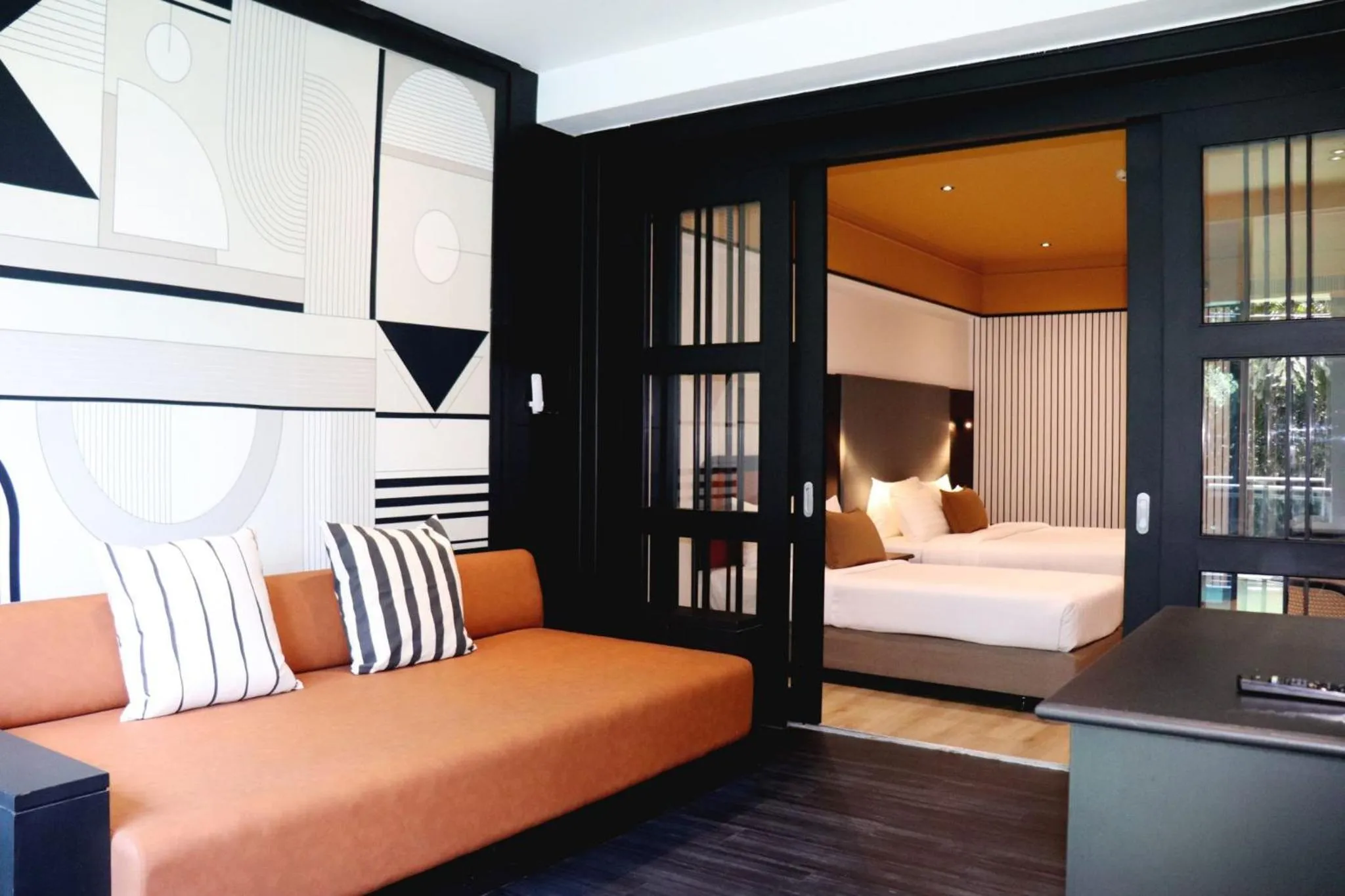 Living room, Bed in The Quarter Saphankhwai by UHG