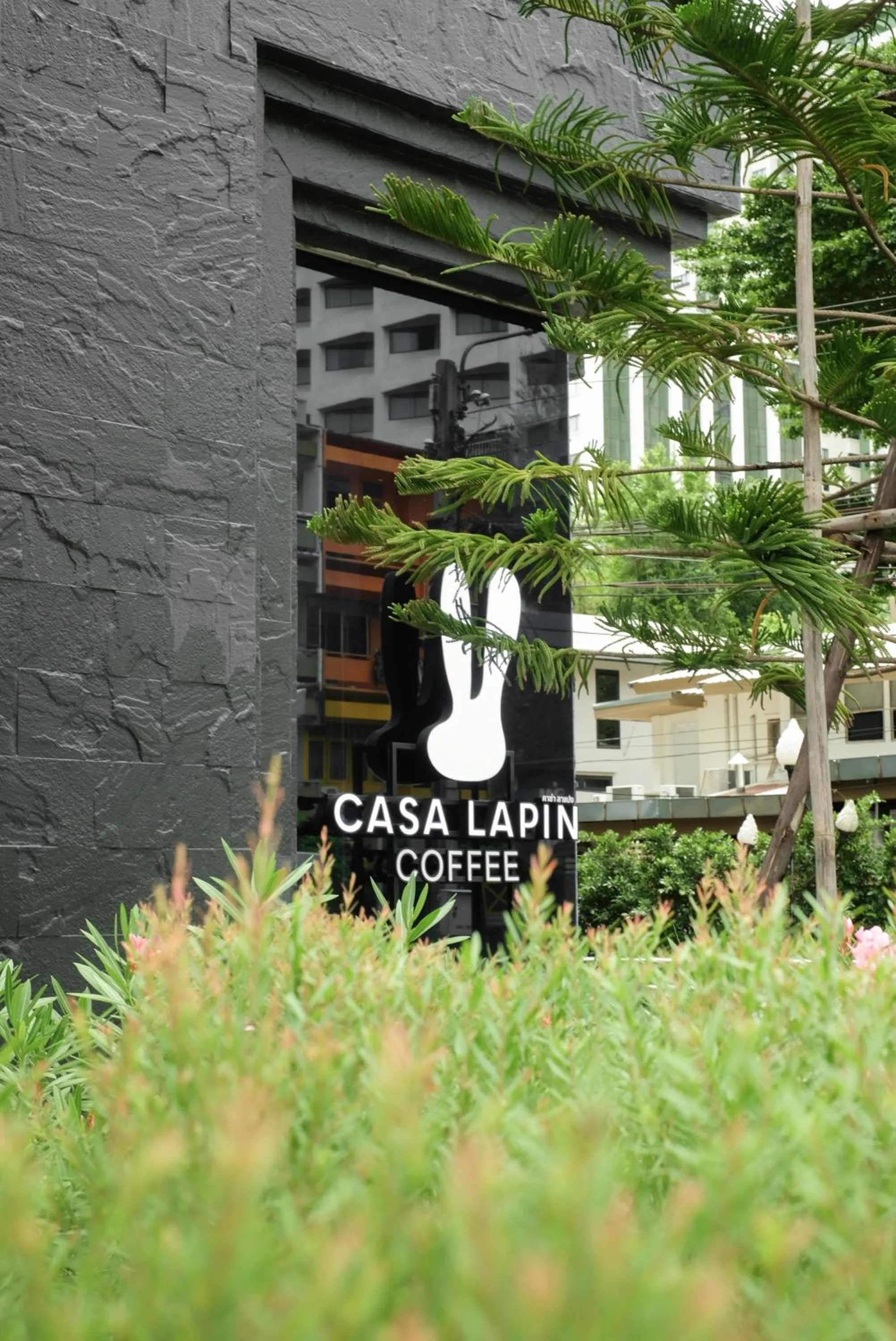 On-site shops in The Quarter Saphankhwai by UHG