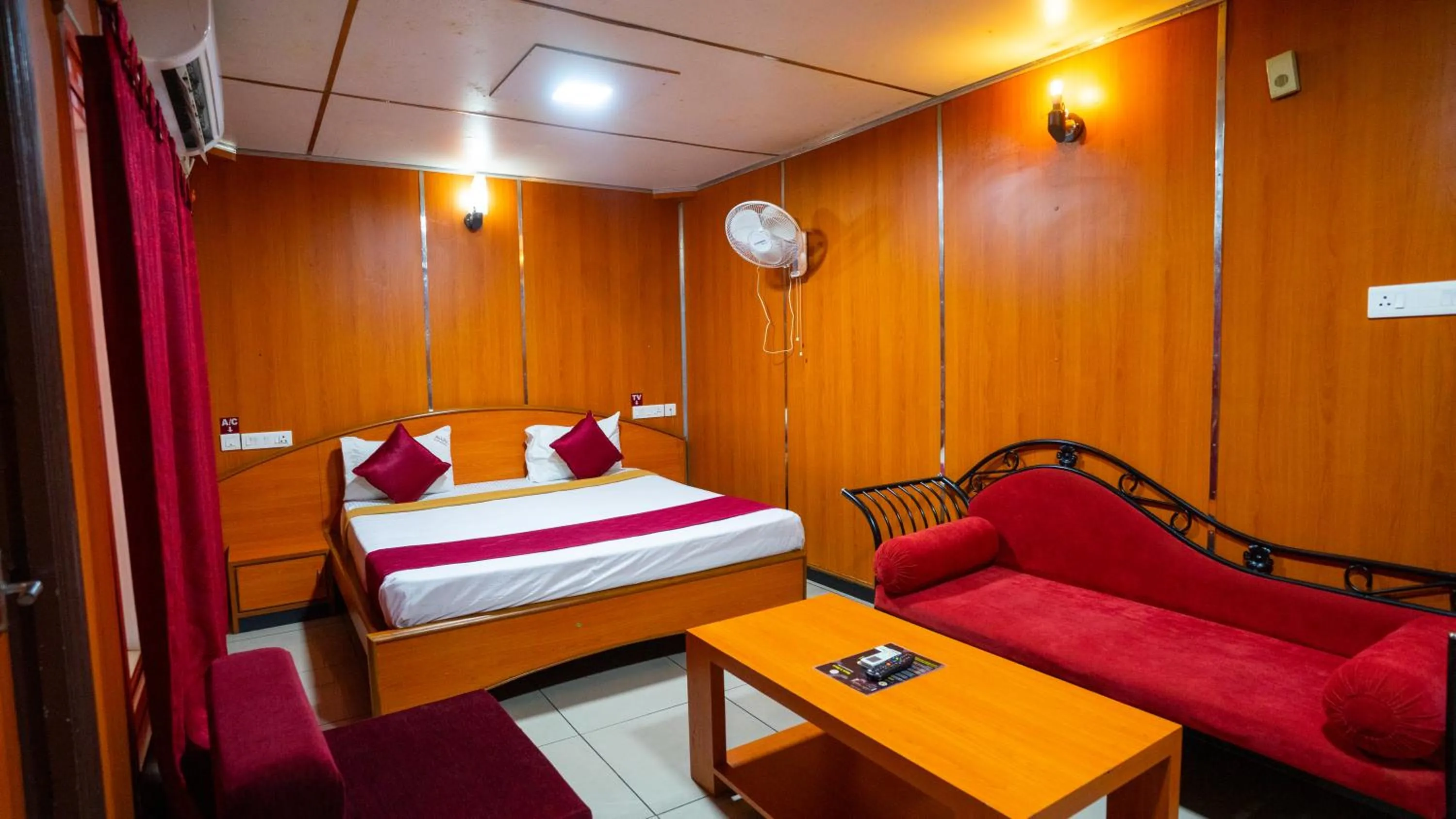 Bed in Sakthi River Resort