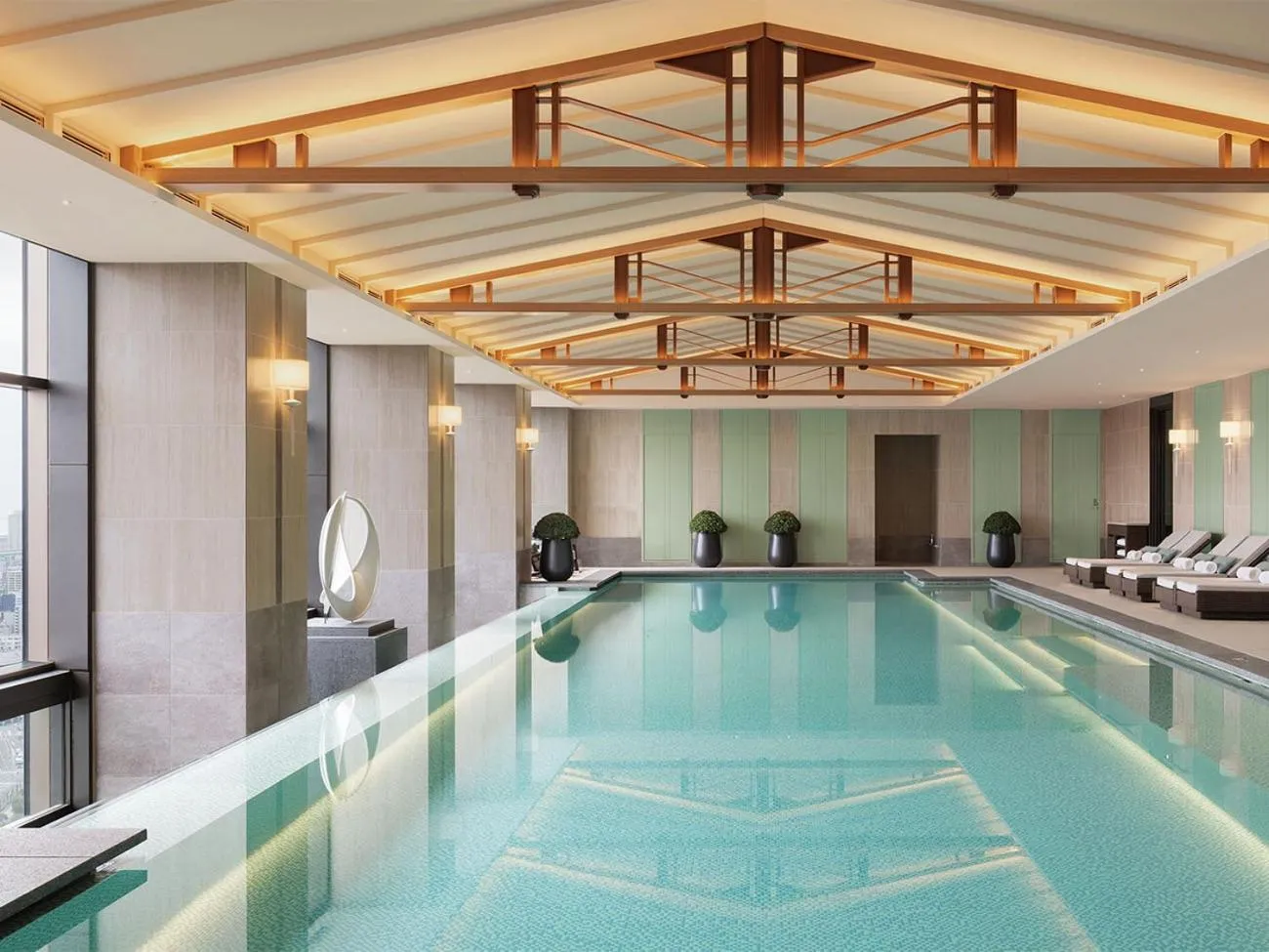 Swimming pool in Waldorf Astoria Osaka