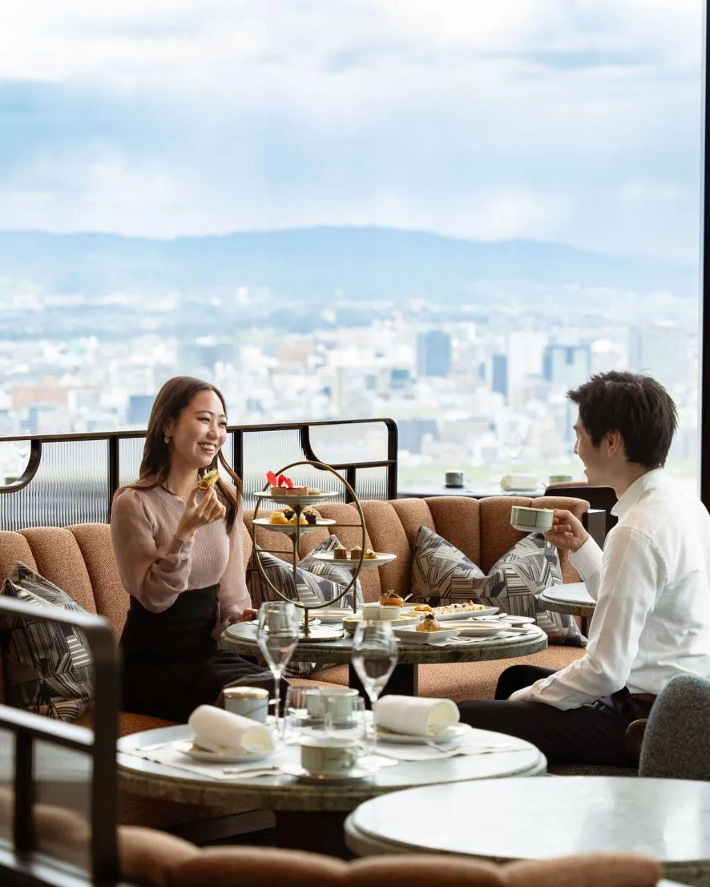 Lounge or bar in Waldorf Astoria Osaka