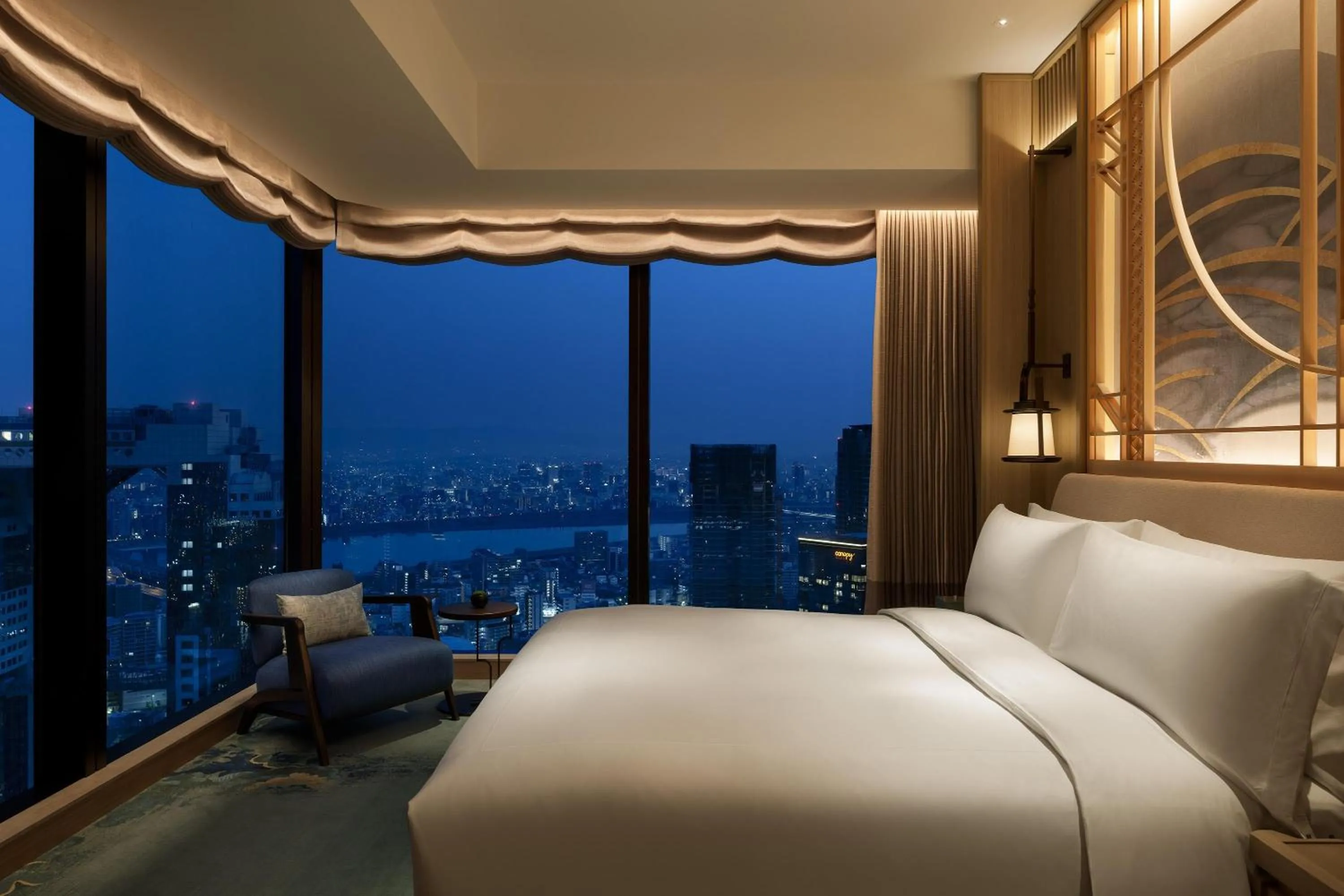 Bed in Waldorf Astoria Osaka