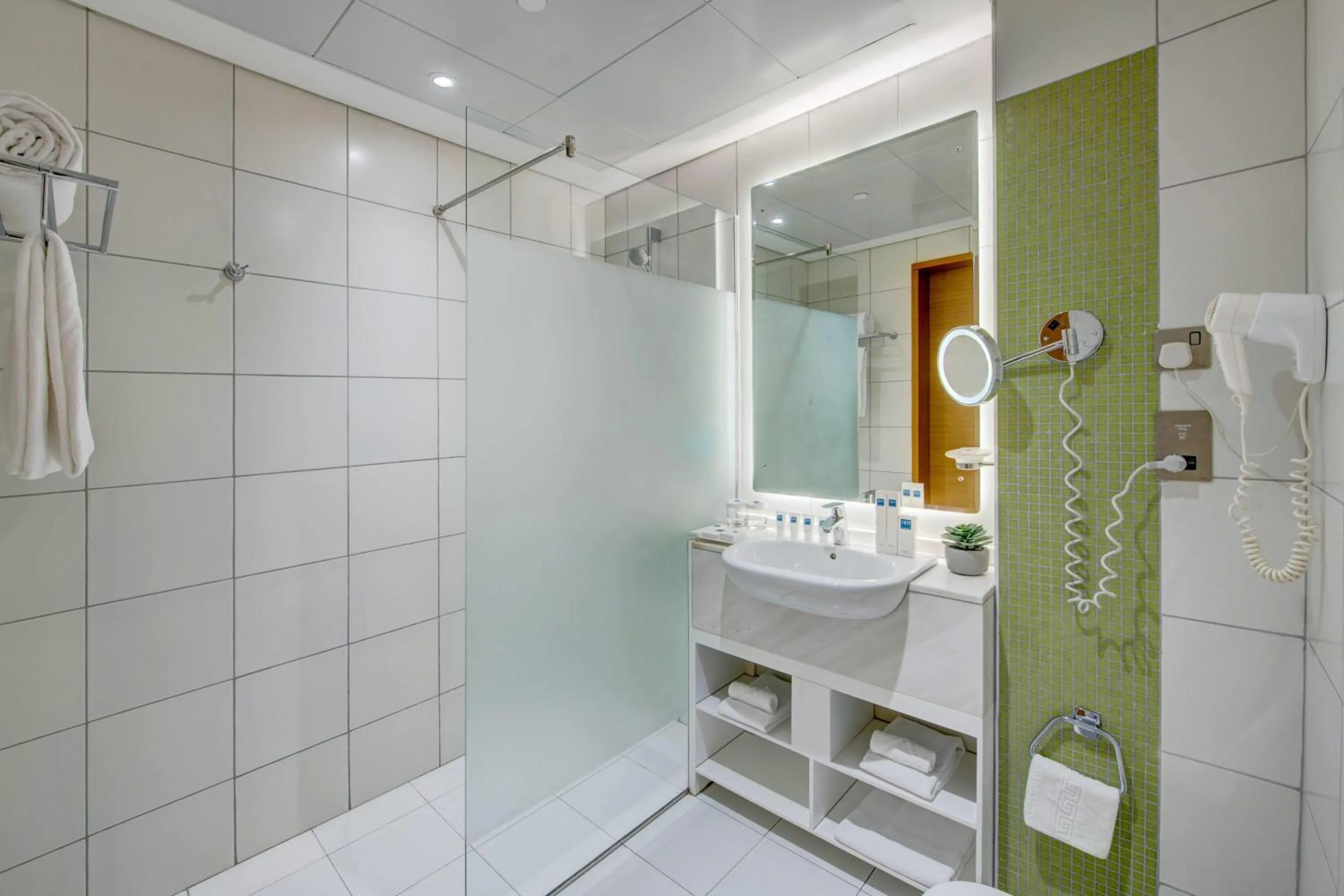 Bathroom in TRYP by Wyndham Abu Dhabi City Center