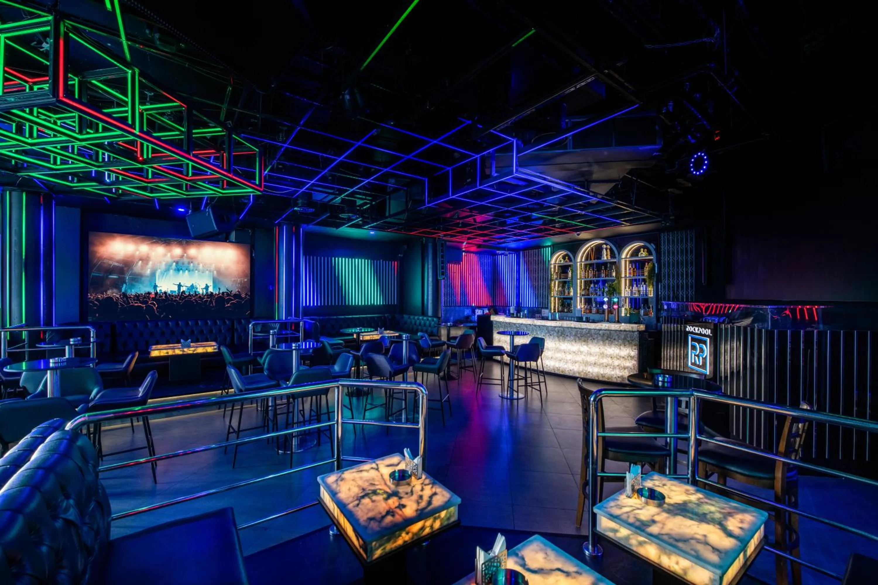 Lounge or bar in TRYP by Wyndham Abu Dhabi City Center