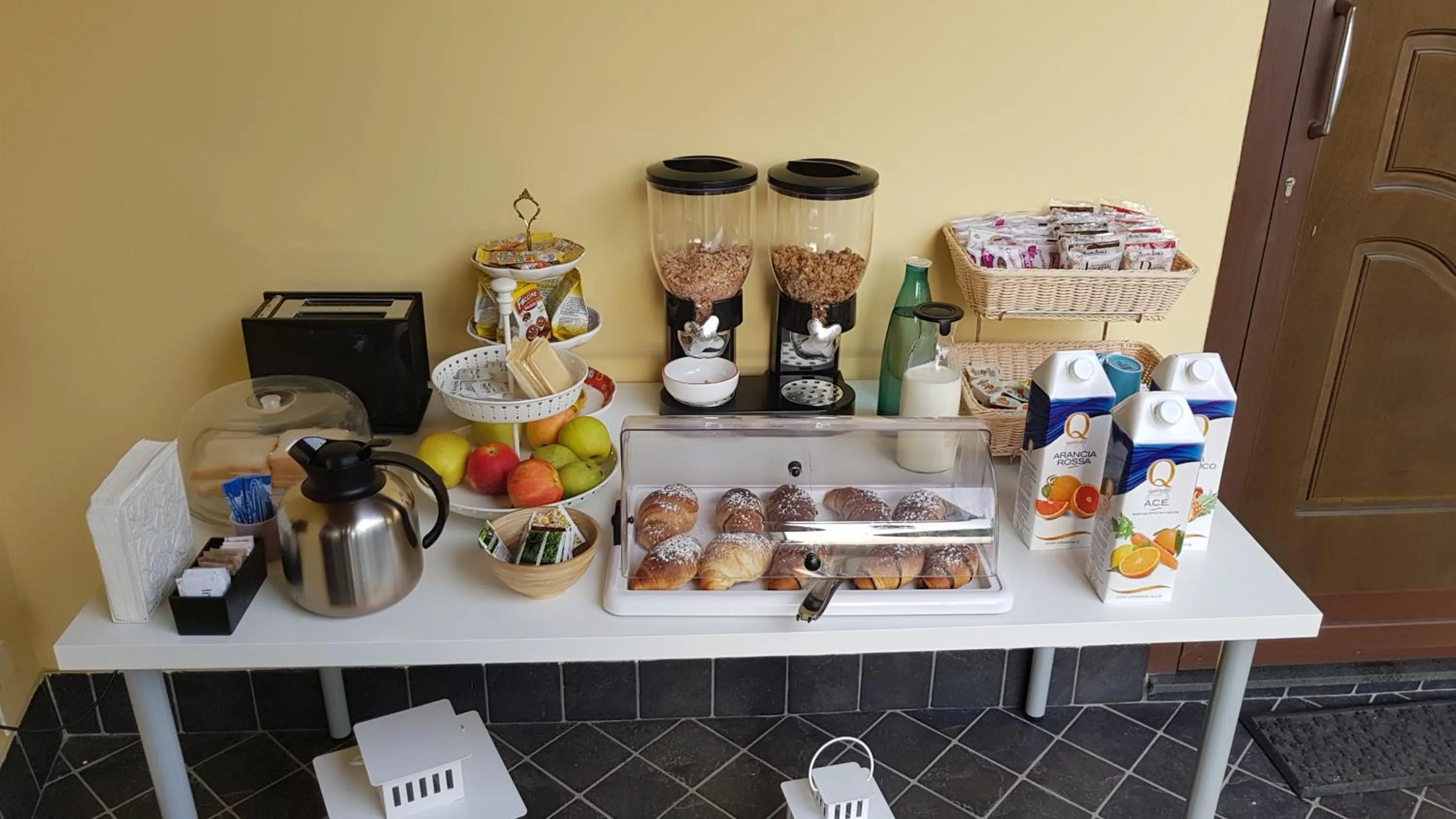 Buffet breakfast in B&B La Veduta