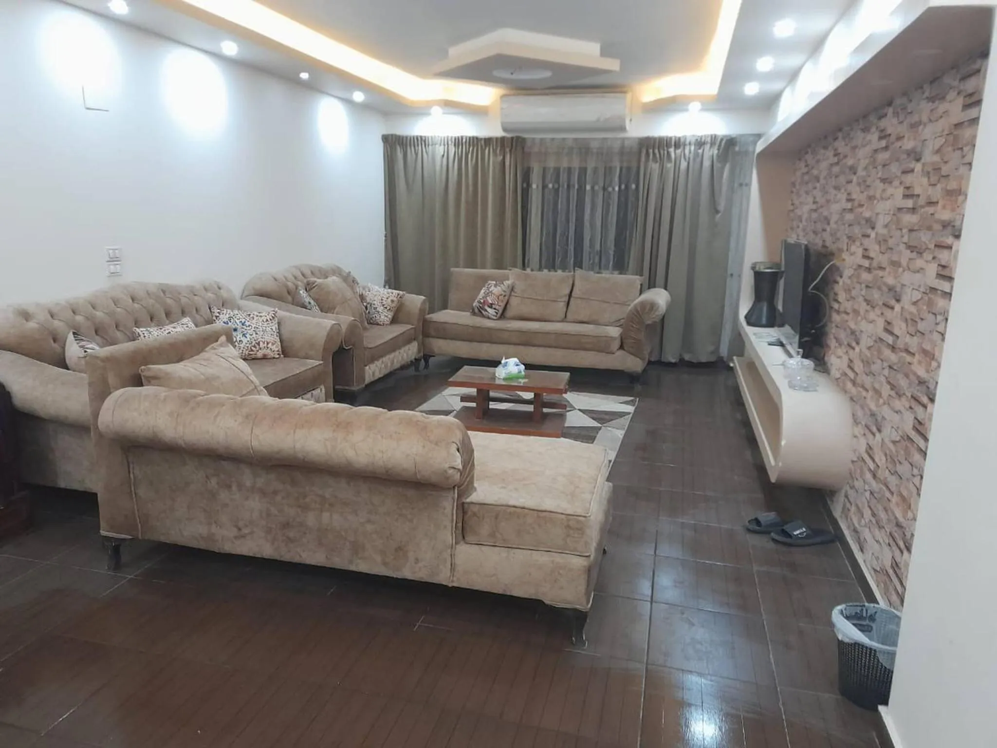 Communal lounge/ TV room in Enjoying And Comfortable Stay